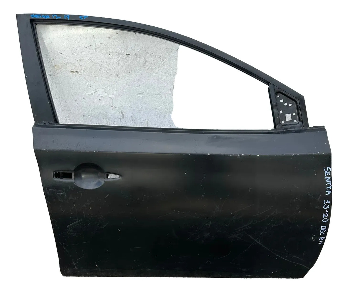 Nissan Sentra 2013 - 2020 Puerta Delantera Derecho Usado Generico