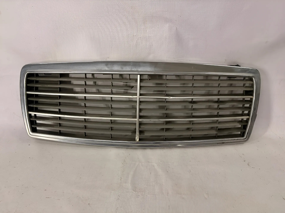 Mercedes-benz Clase e 1995 - 2002 Parrilla Delantera Derecho Usado Generico