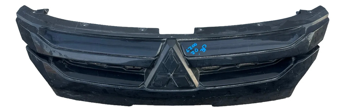 Mitsubishi L200 2020 - 2023 Parrilla Delantera Usado Original