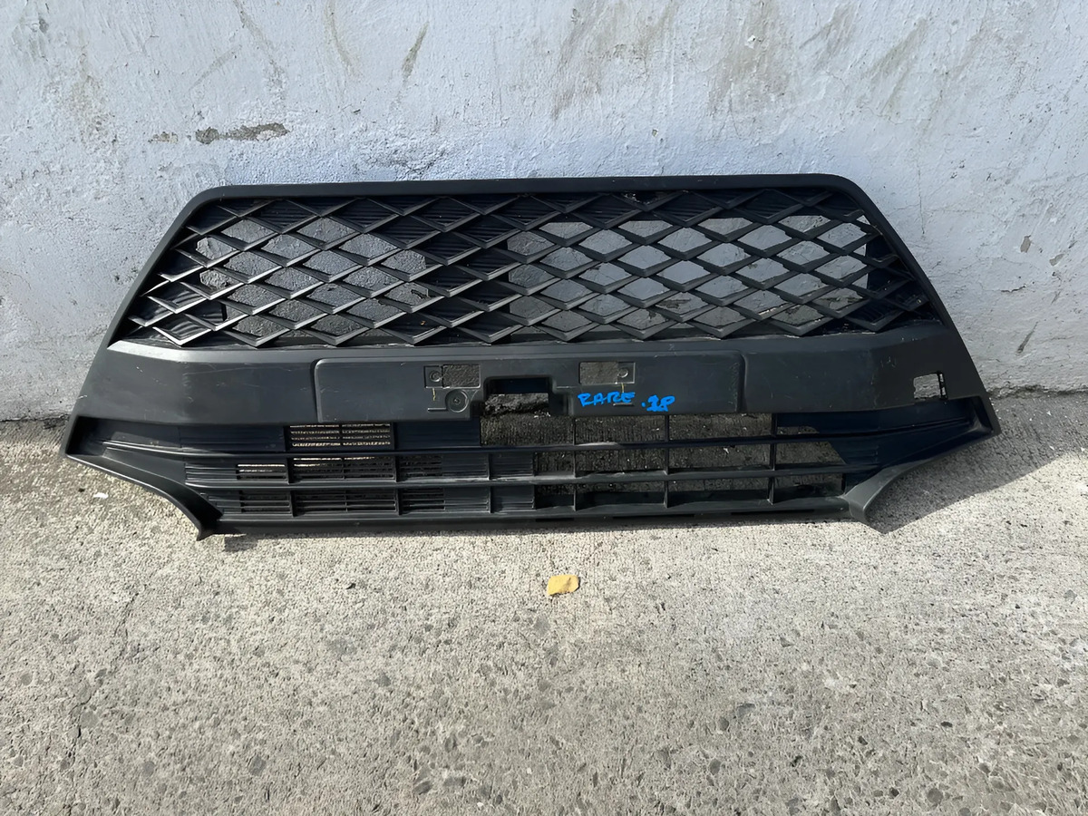 Toyota Raize 2022 - 2025 Parrilla Delantera Usado Original