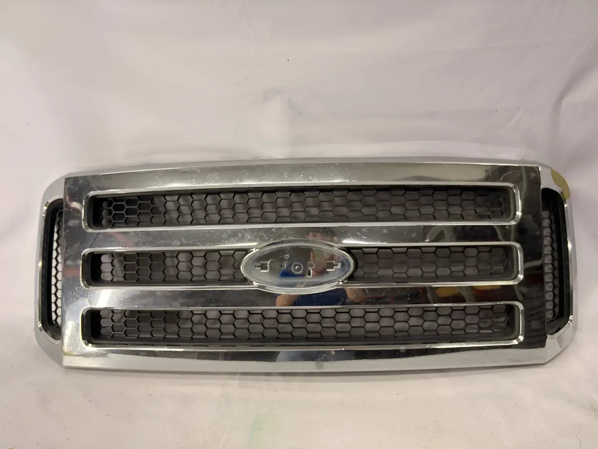 Ford F-350 super duty 2005 - 2007 Parrilla Delantera Usado Original
