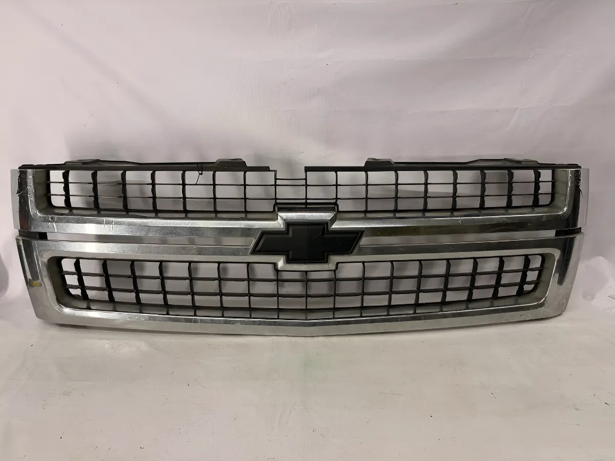 Chevrolet Silverado 2007 - 2010 Parrilla Delantera Usado Original