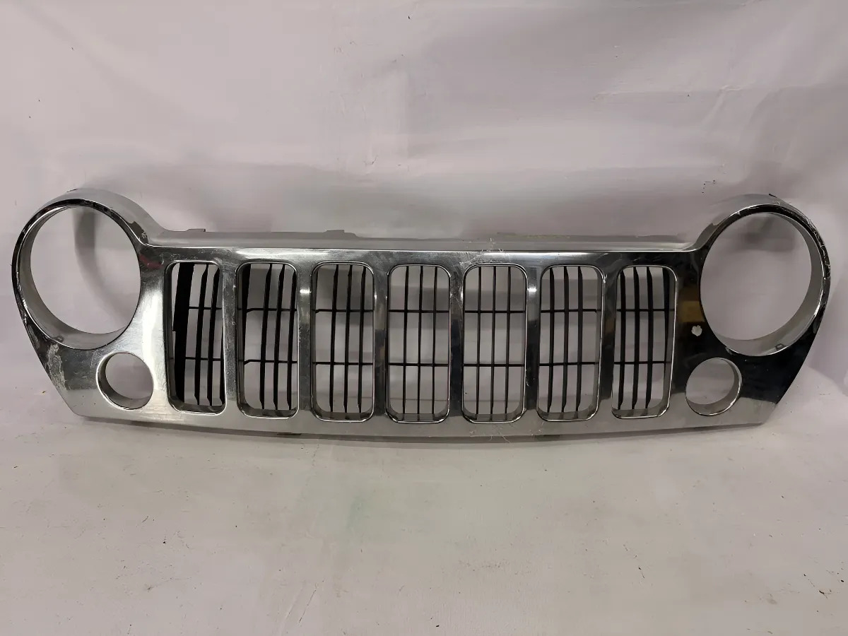 Jeep Liberty 2005 - 2007 Parrilla Delantera Usado Generico