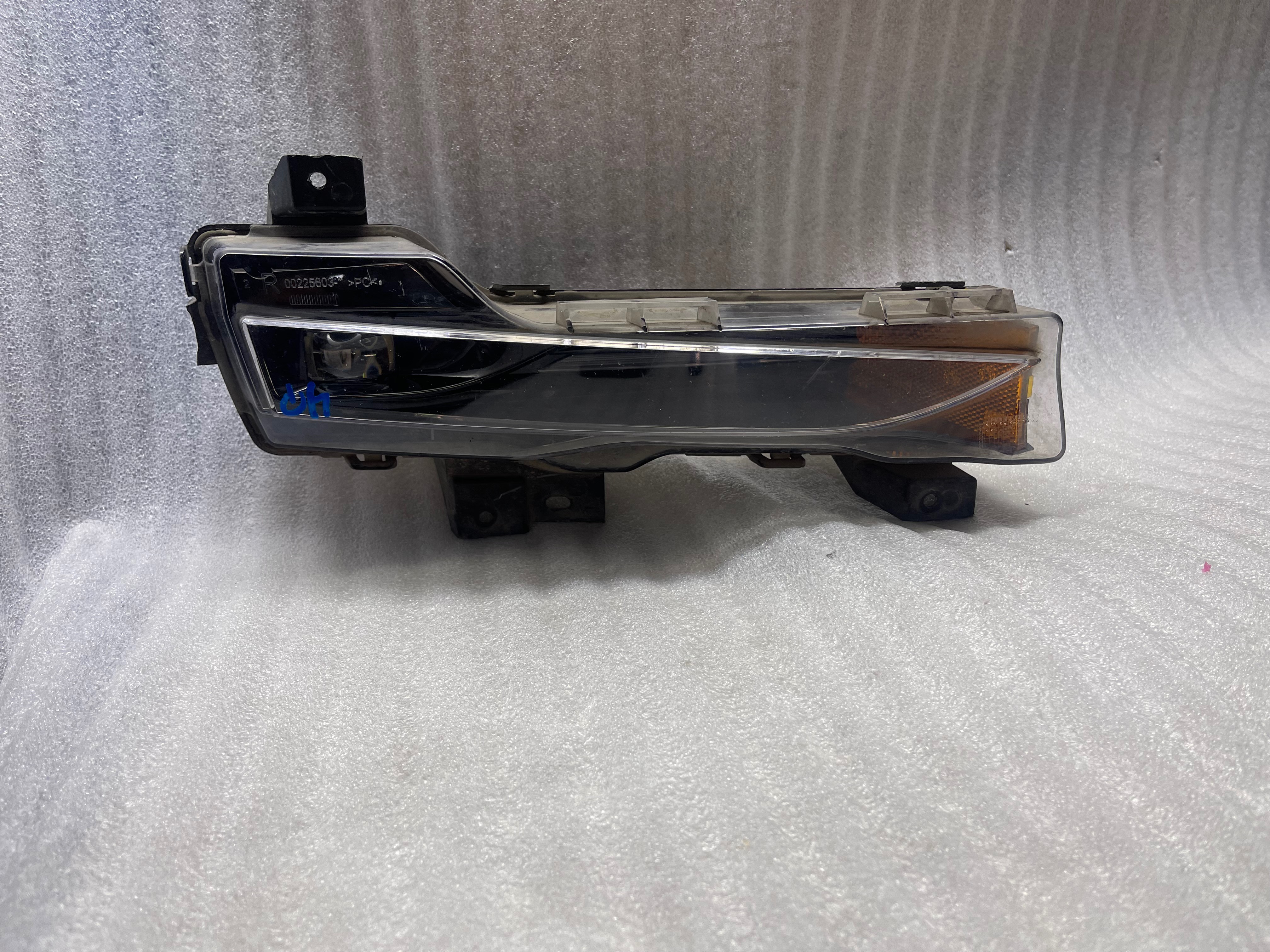 Tesla Model y 2021 - 2023 Faro Auxiliar Derecho Usado Original