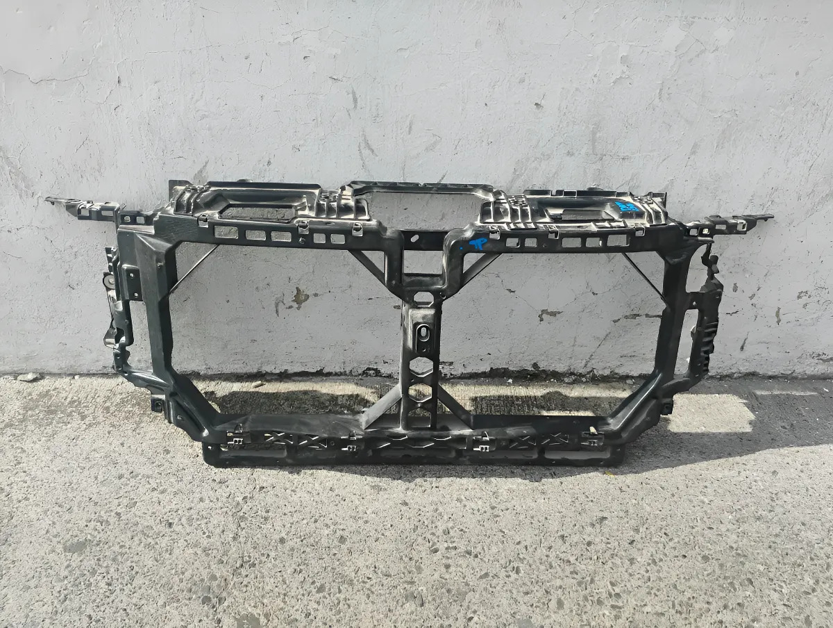Ford E-350 super duty 2023 - 2026 Marco de radiador Delantera Usado Original