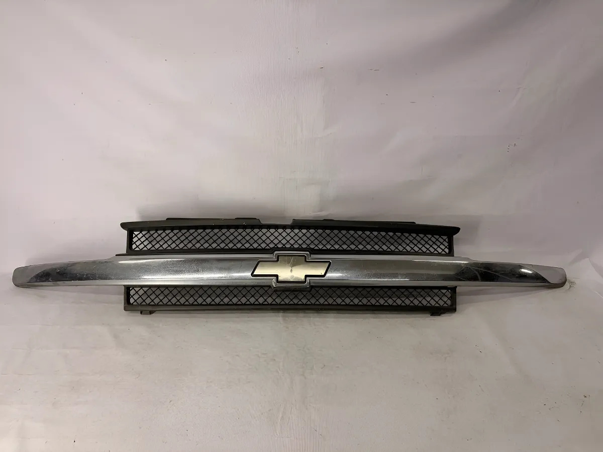 Chevrolet Trailblazer 2002 - 2005 Parrilla Delantera Usado Original