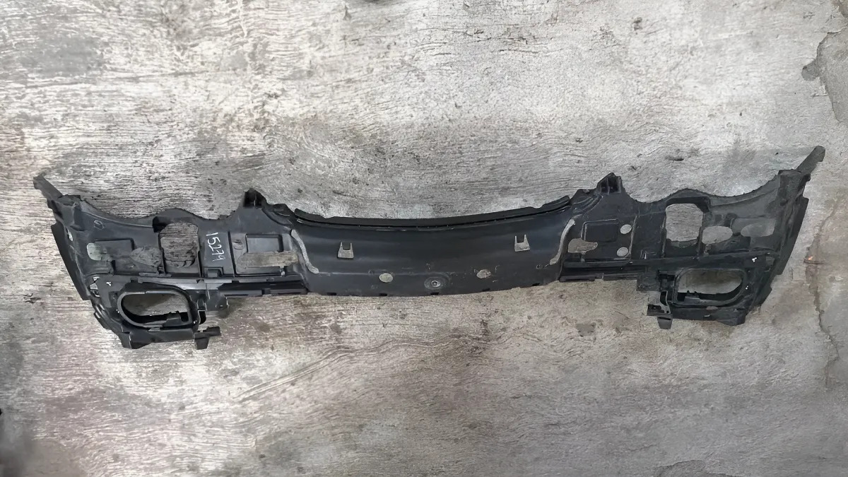 Inserto Fascia Delantera Mercedes Benz Clase C 2001-2007 Us. Negro