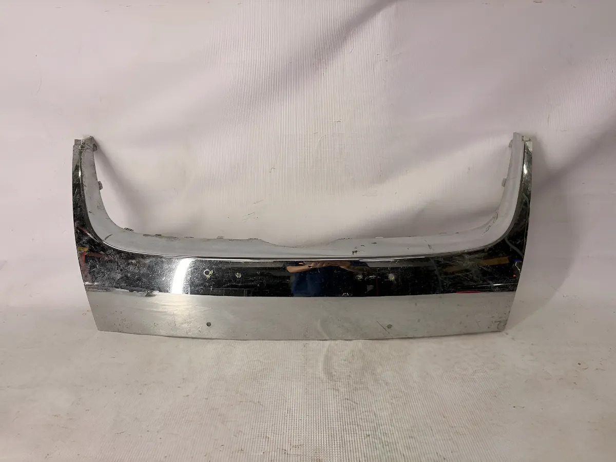 Volkswagen Bora 2005 - 2010 Moldura Delantera Usado Original