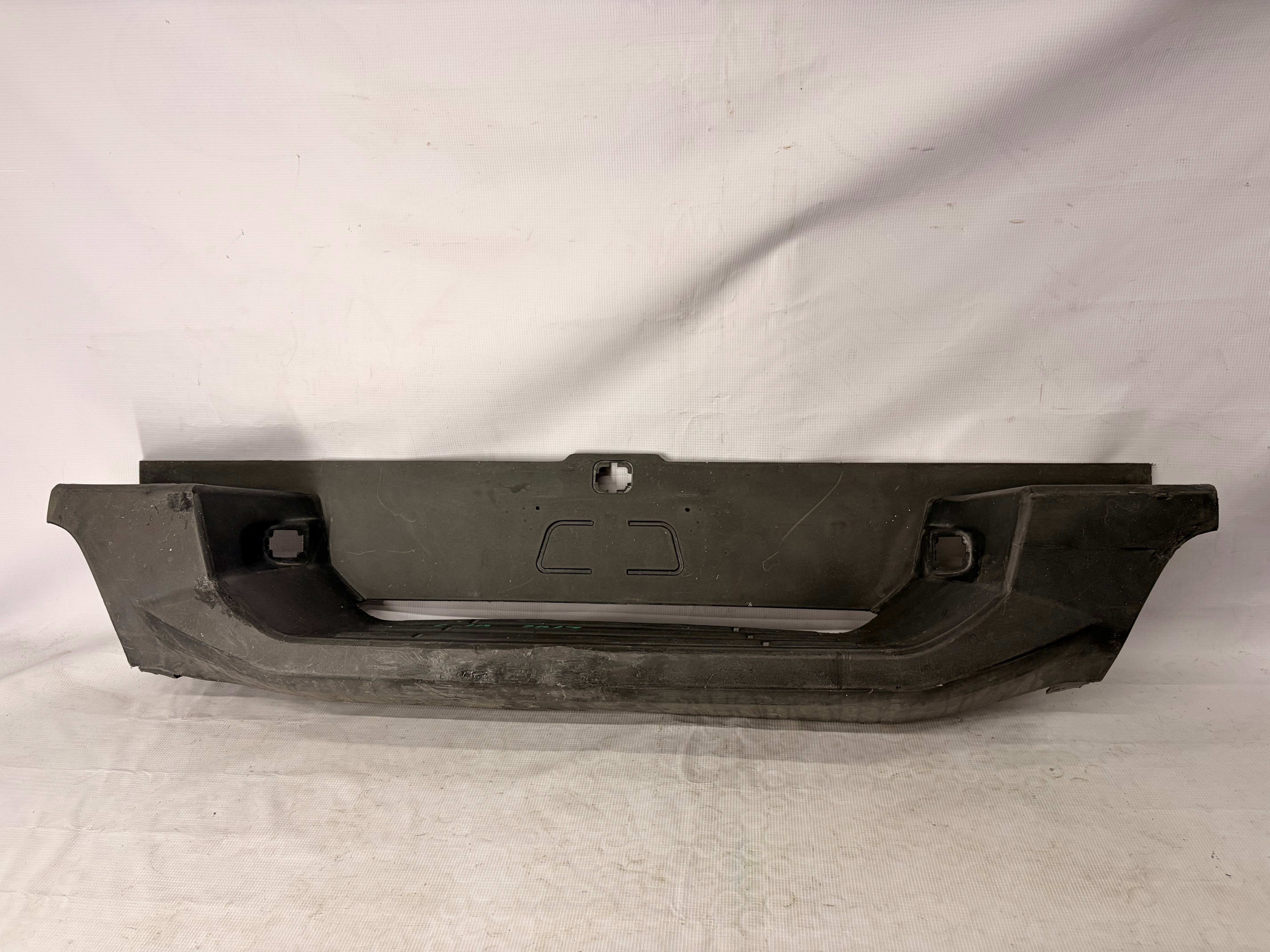 Chevrolet Colorado 2012 - 2016 Moldura para defensa Trasera Usado Original
