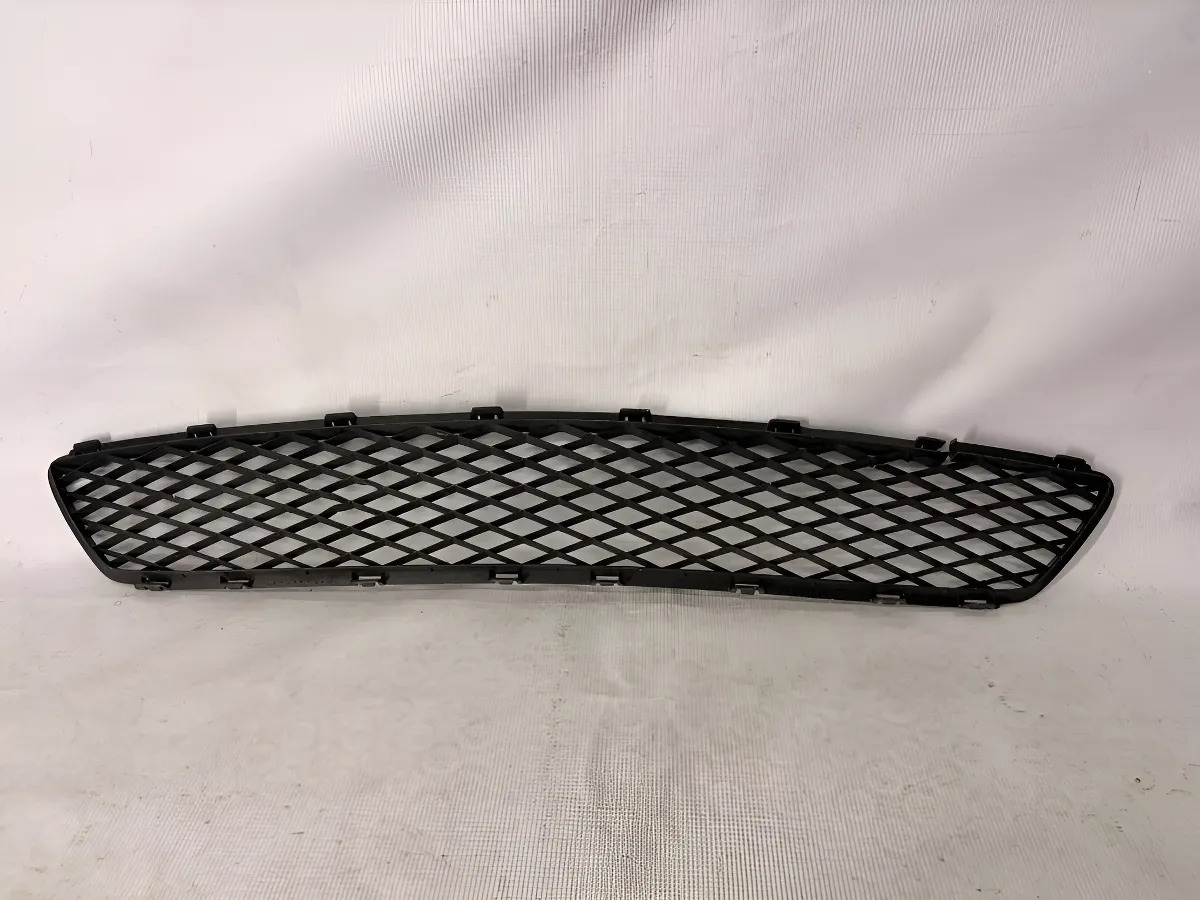 Mazda 6 2003 - 2005 Rejilla Delantera Usado Original
