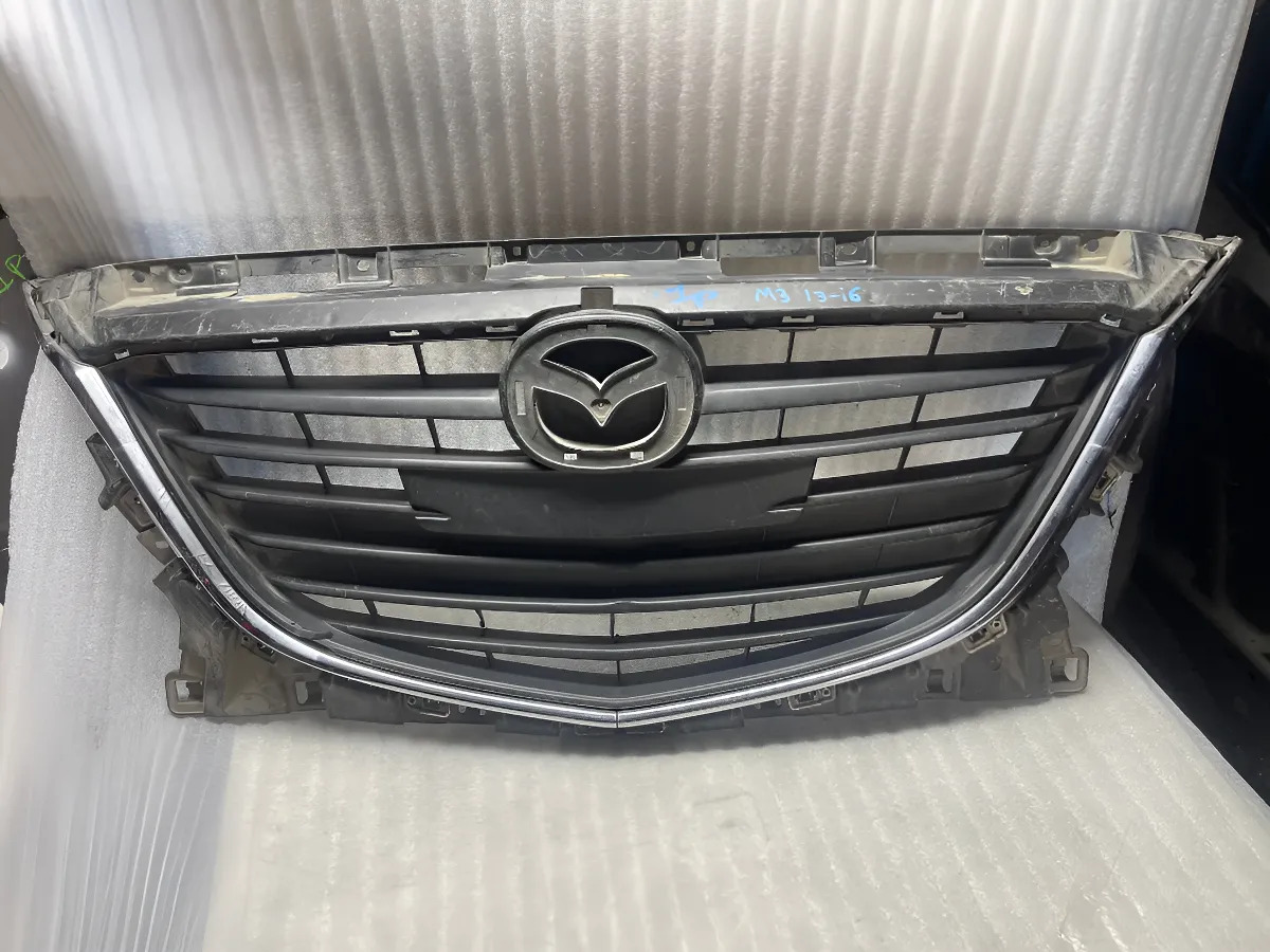 Mazda 3 2014 - 2016 Parrilla Usado Original