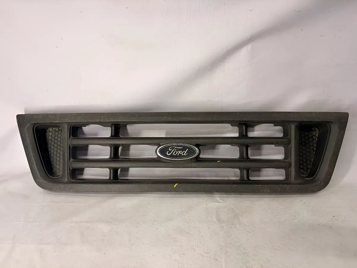 Ford Econoline 2003 - 2007 Parrilla Delantera Usado Original