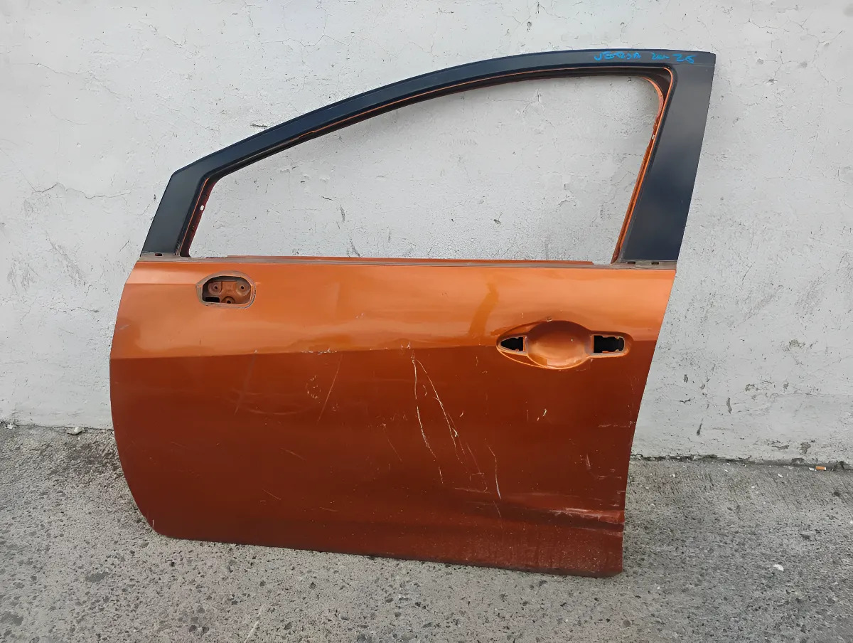 Nissan Versa 2020 - 2026 Puerta Delantera Izquierdo Usado Original