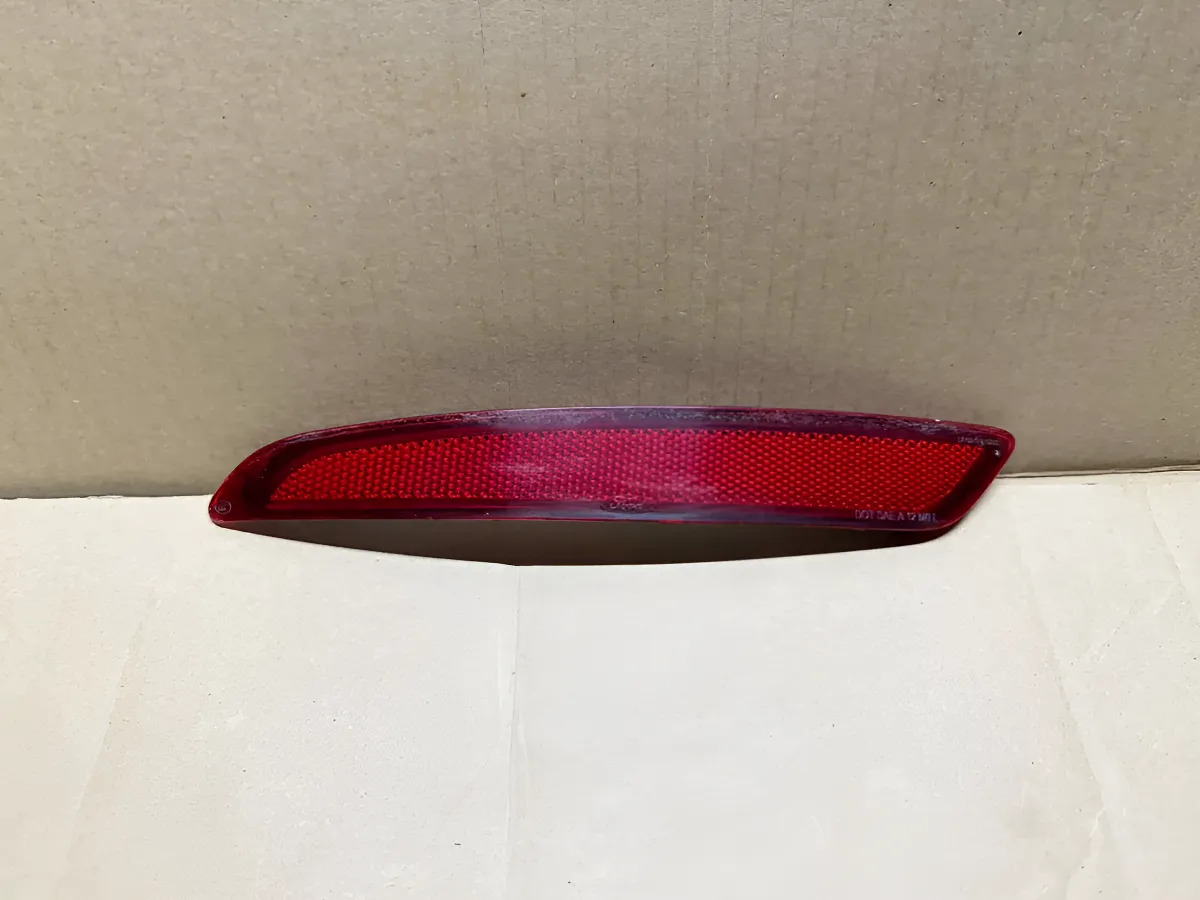 Reflejante Trasero Izquierdo Ford Fiesta 2014 A 2019 Como Se Muestra En Imagen
