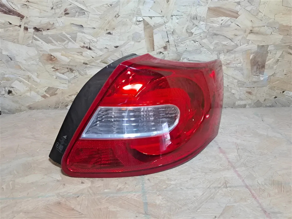 Calavera Exterior Derecho(a) Suzuki Kizashi 2012 4 Puertas - vista 1