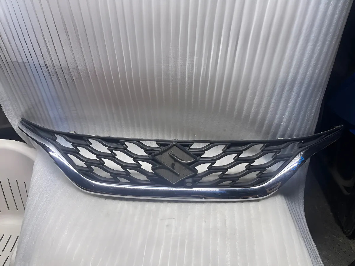 Suzuki Baleno 2020 - 2024 Parrilla Usado Original
