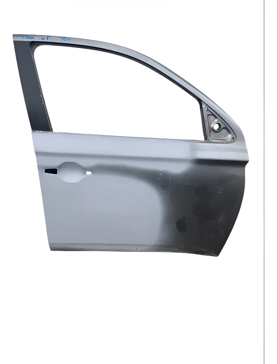 Mitsubishi L200 2016 - 2024 Puerta Delantera Derecho Usado Original