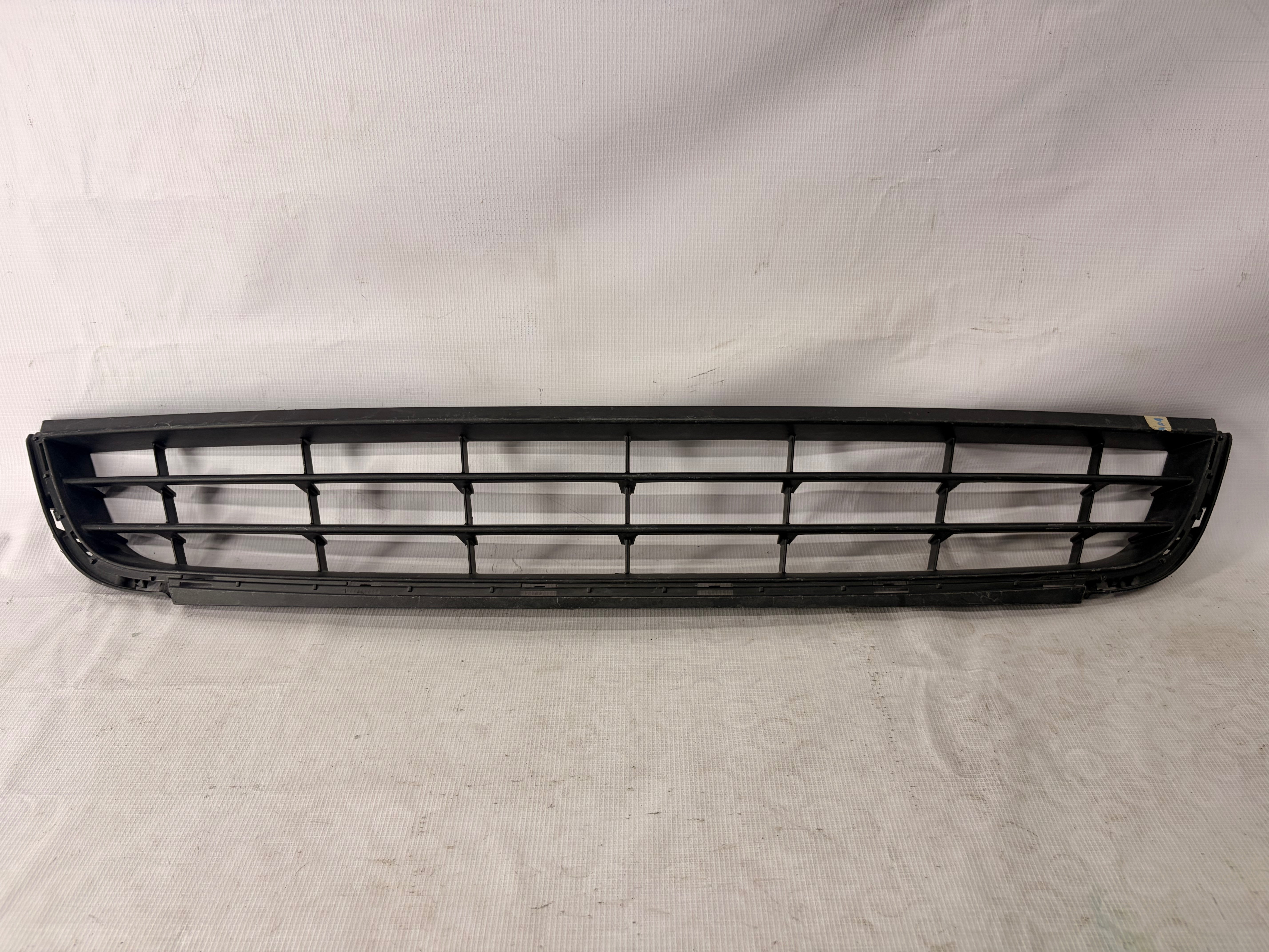 Volkswagen Jetta 2011 - 2014 Rejilla Usado Original