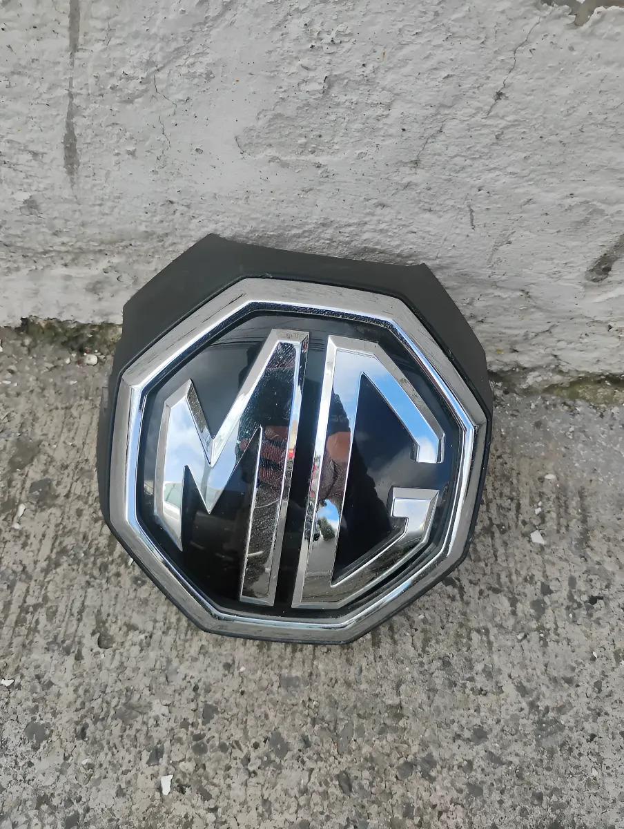 Mg Mg5 2021 - 2024 Emblema Delantera Usado Original