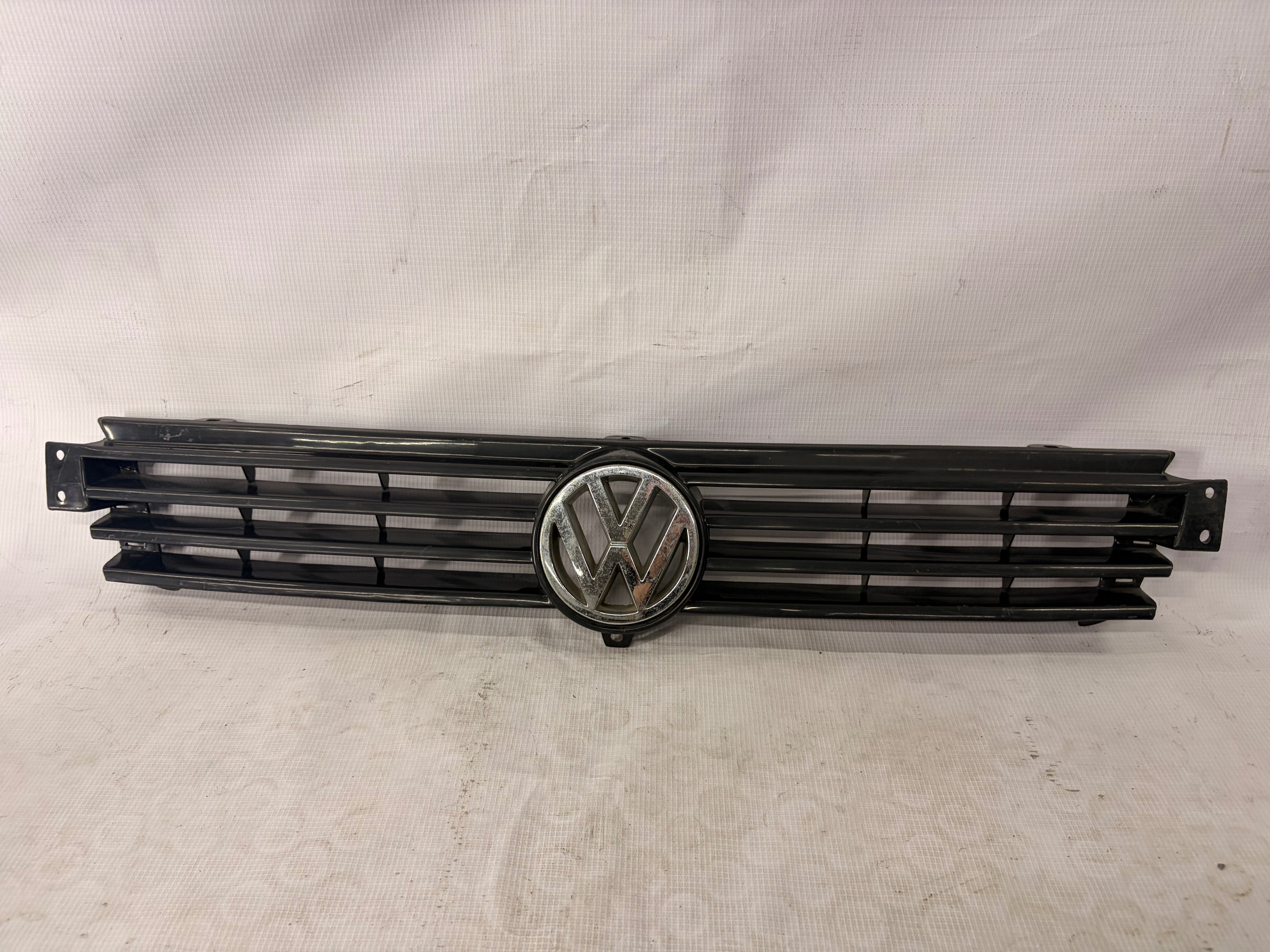 Volkswagen Derby 1999 - 2003 Parrilla Delantera Usado Generico