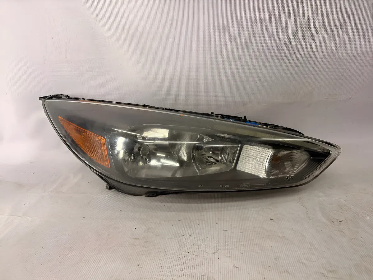 Ford Focus 2015 - 2018 Faro Derecho Usado Original