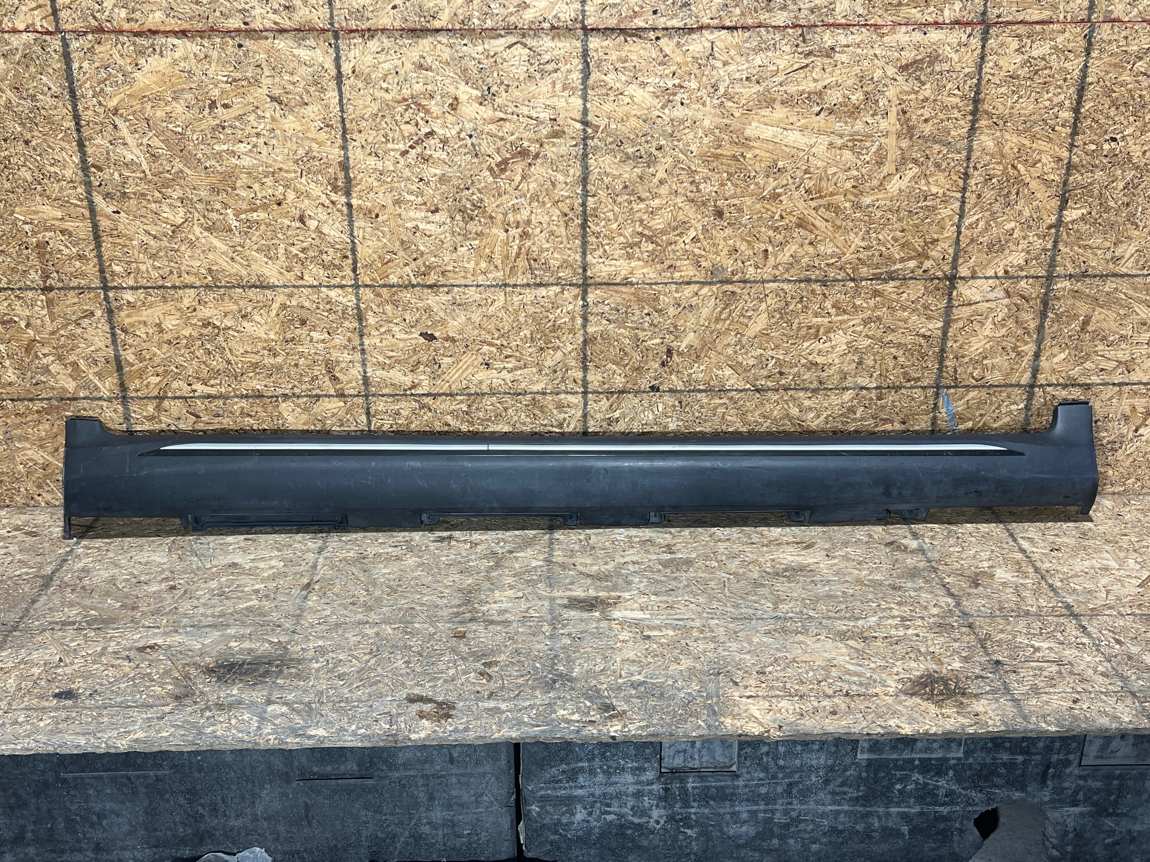 Chirey Tiggo 2 pro 2024 - 2026 Estribo Derecho Usado Original
