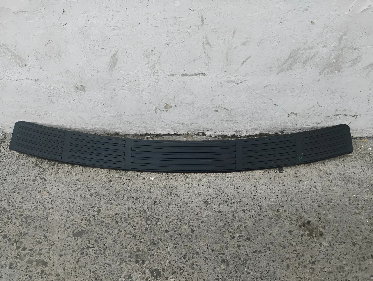Ford Expedition 2022 - 2025 Moldura Trasera Usado Original