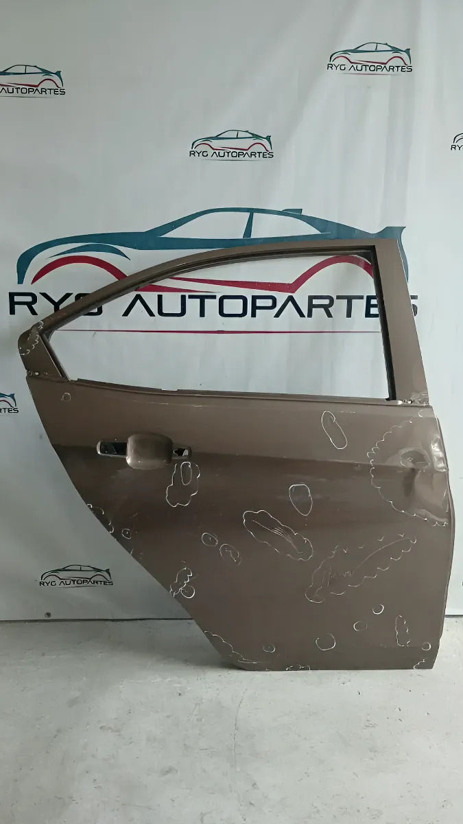 Puerta Trasera Derecha Chevrolet Aveo 2018 Al 2023 Cascarón. Delantera Derecho Café