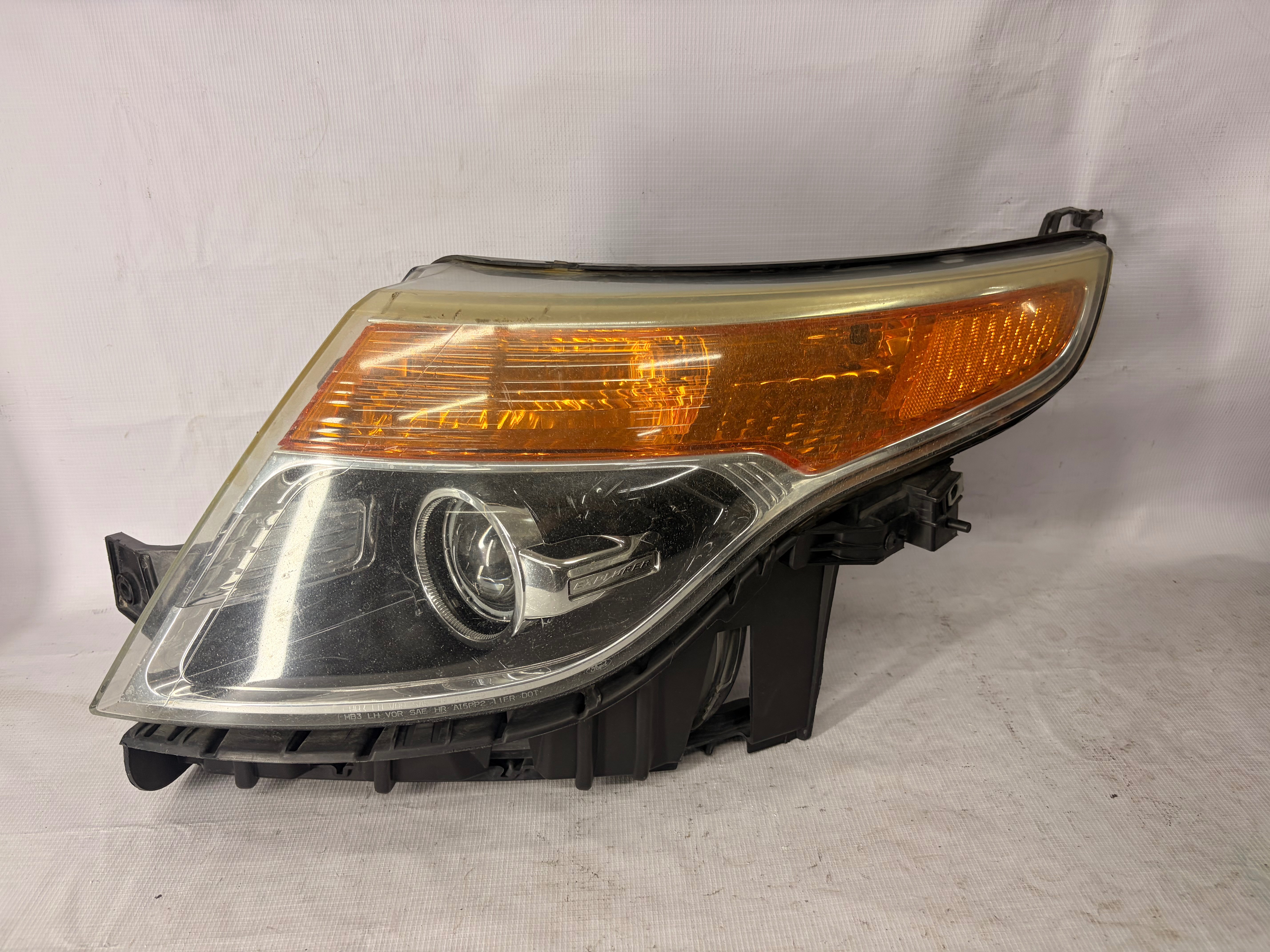 Ford Explorer 2011 - 2015 Faro Derecho Usado Generico