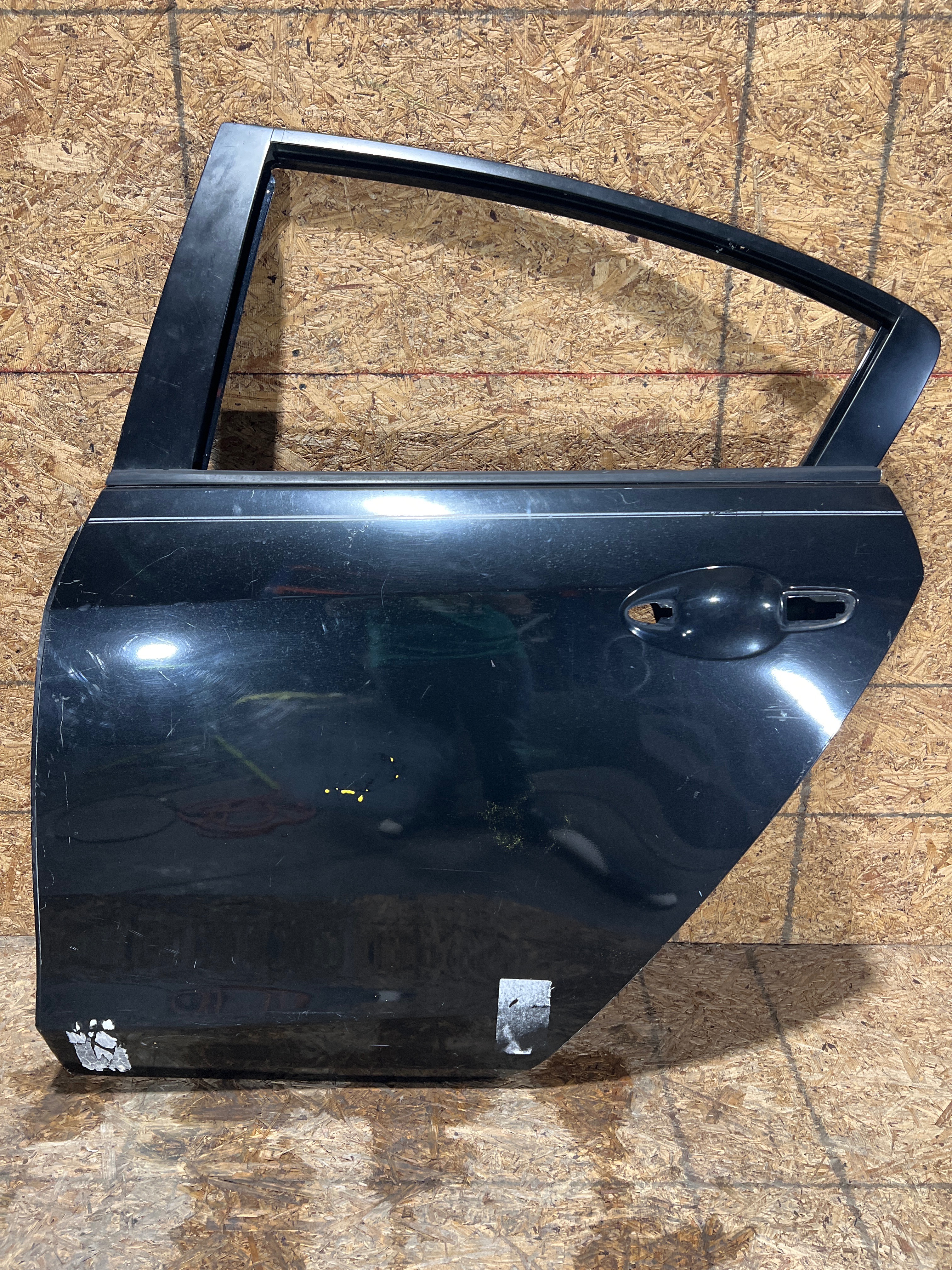 Mazda 3 2010 - 2013 Puerta Trasera Izquierdo Usado Original