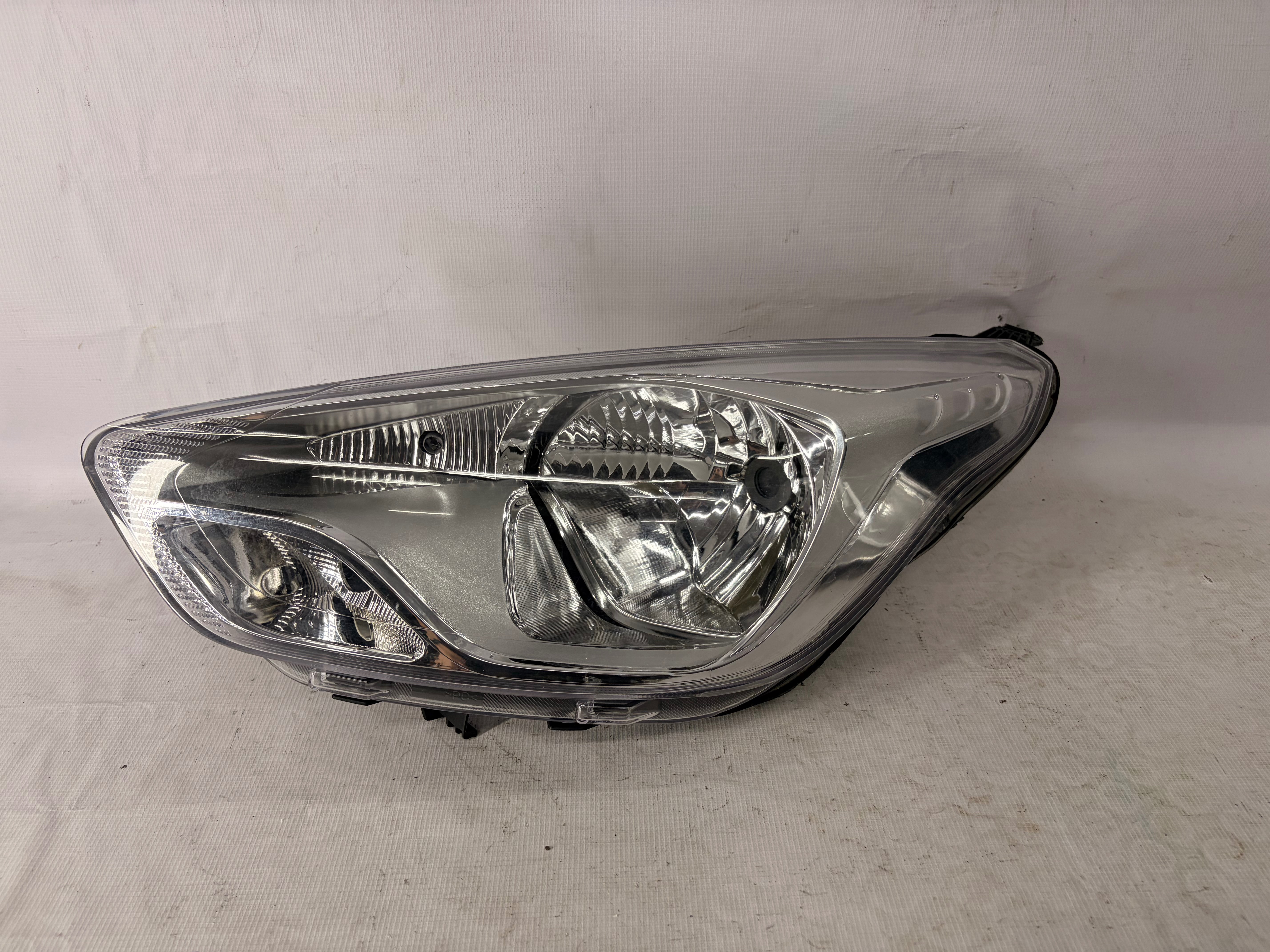 Ford Figo 2016 - 2017 Faro Izquierdo Nuevo Generico