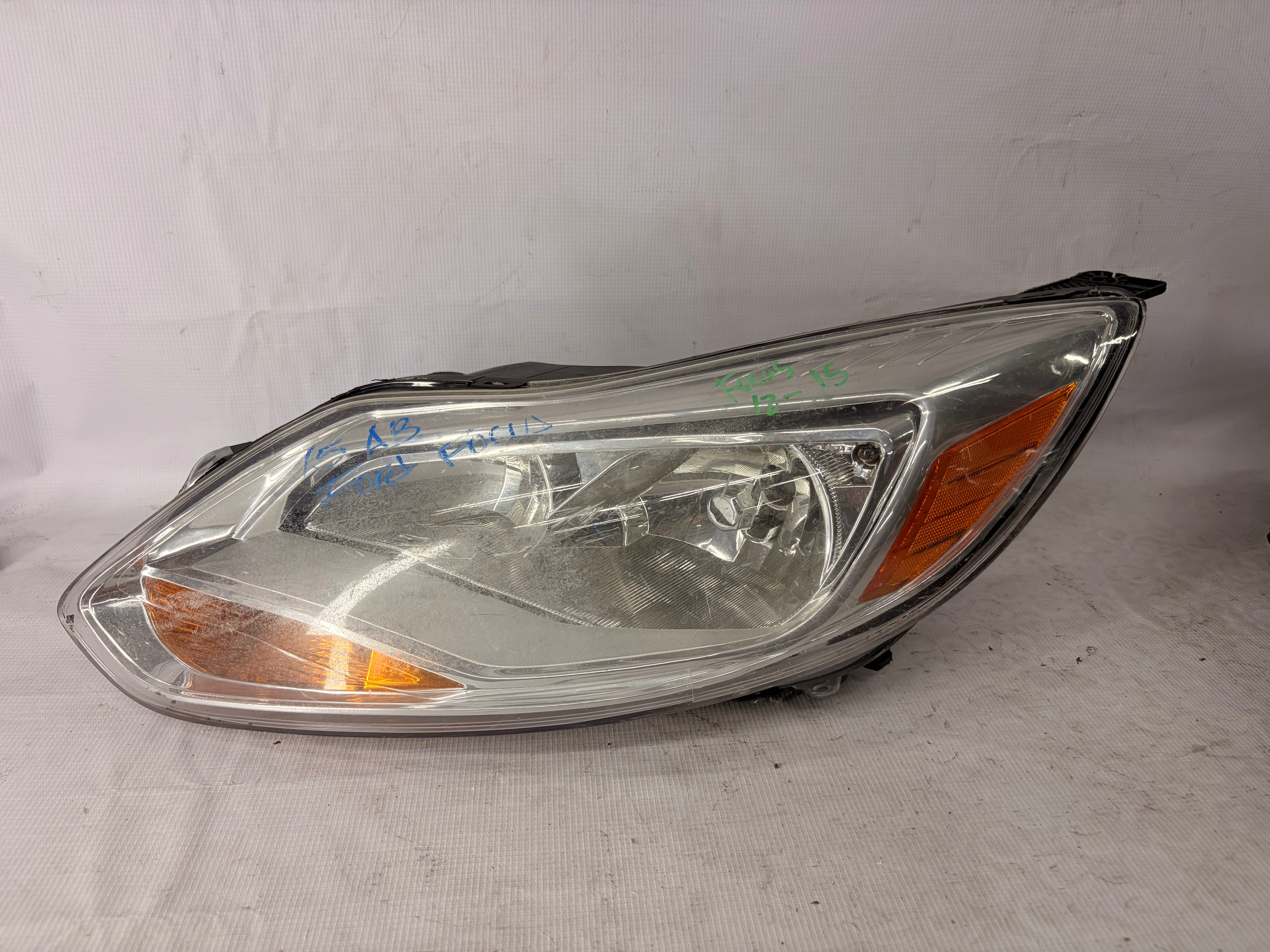 Ford Focus 2012 - 2015 Faro Izquierdo Usado Generico