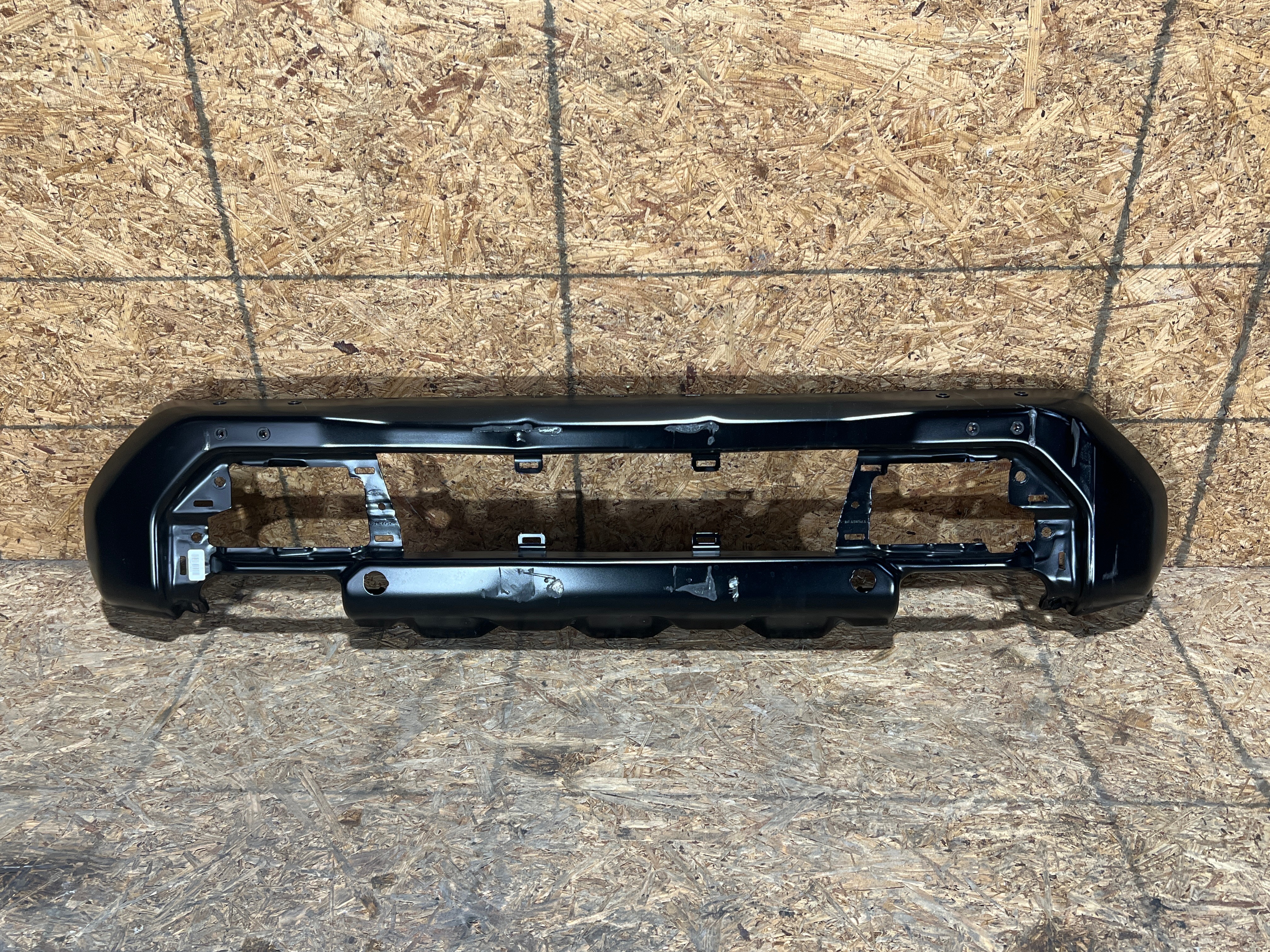 Ford Lobo 2024 - 2026 Defensas Delantera Usado Original