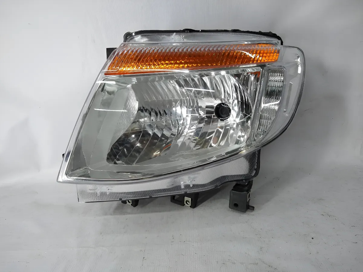 Ford Ranger 2013 - 2016 Faro Izquierdo Usado Generico