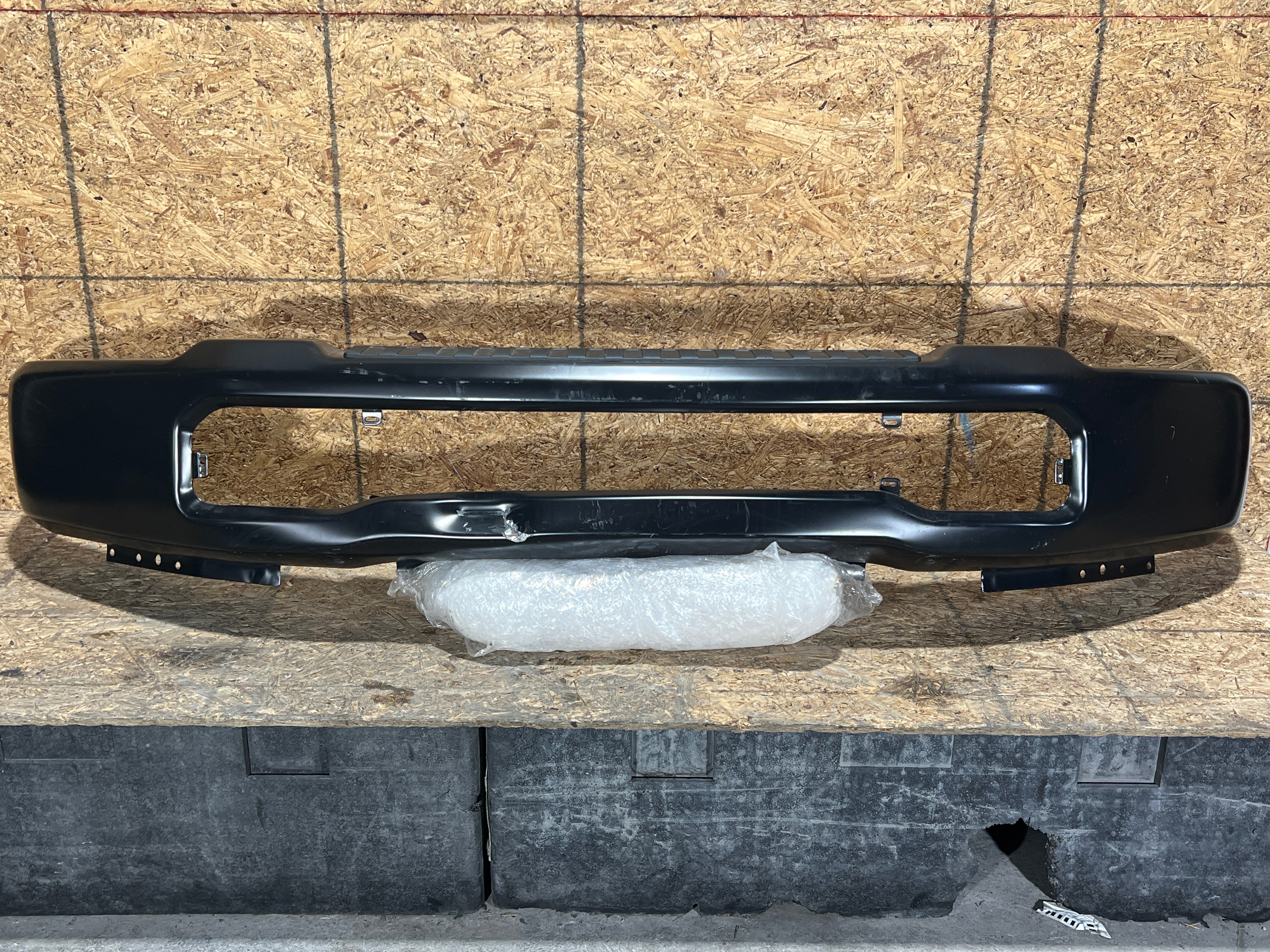 Ford F-350 2024 - 2026 Defensas Delantera Usado Original