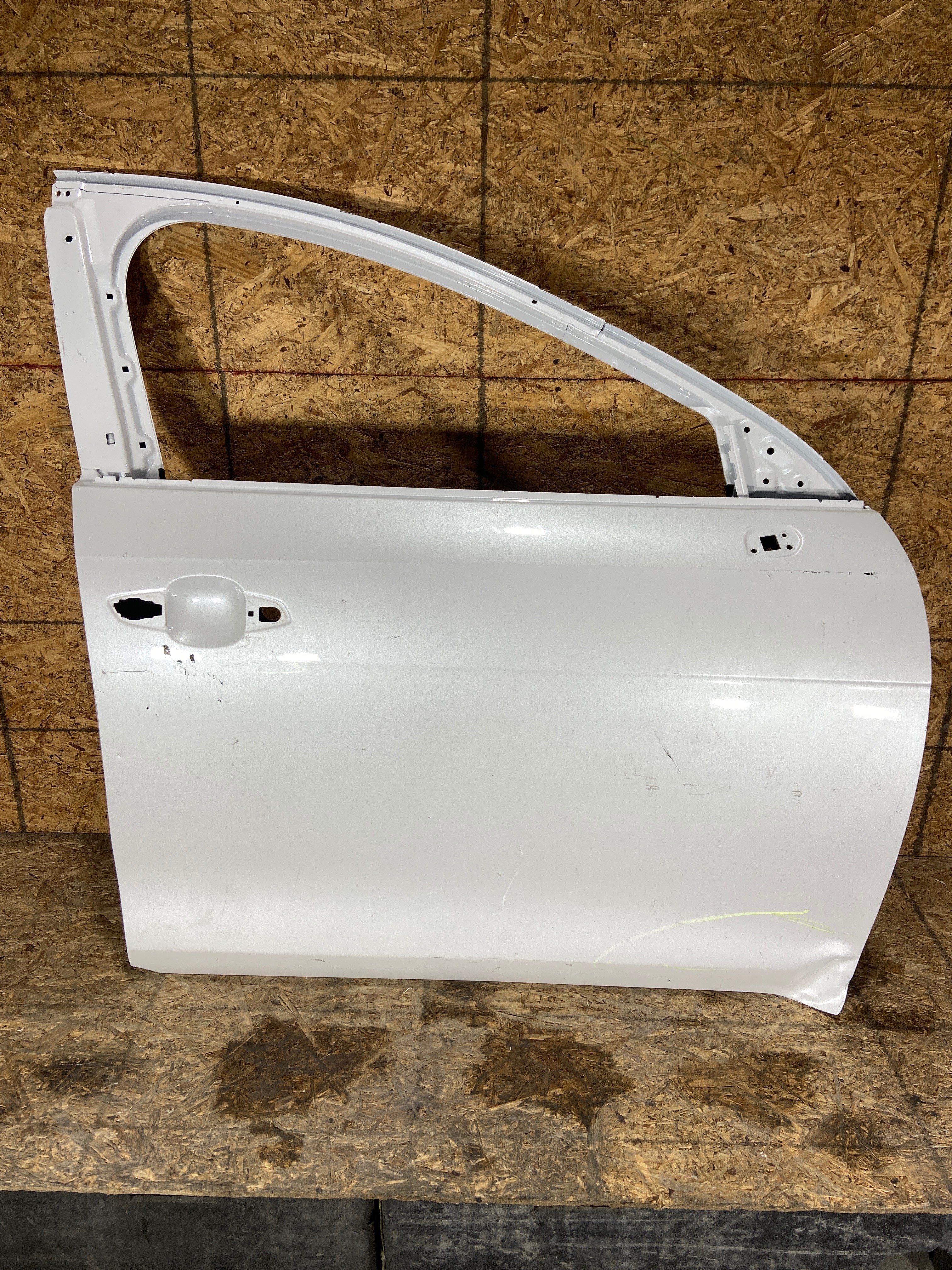 BYD King 2024 - 2026 Puerta Delantera Derecho Usado Original