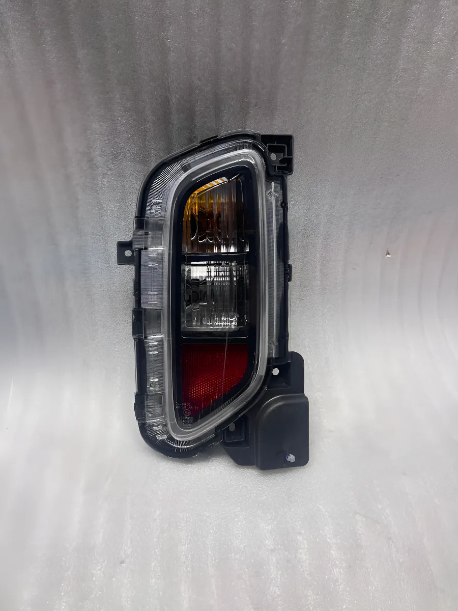 Suzuki Vitara 2023 - 2025 Reflejante Izquierdo Usado Original