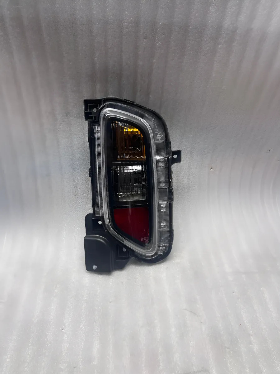 Suzuki Vitara 2023 - 2025 Reflejante Derecho Usado Original