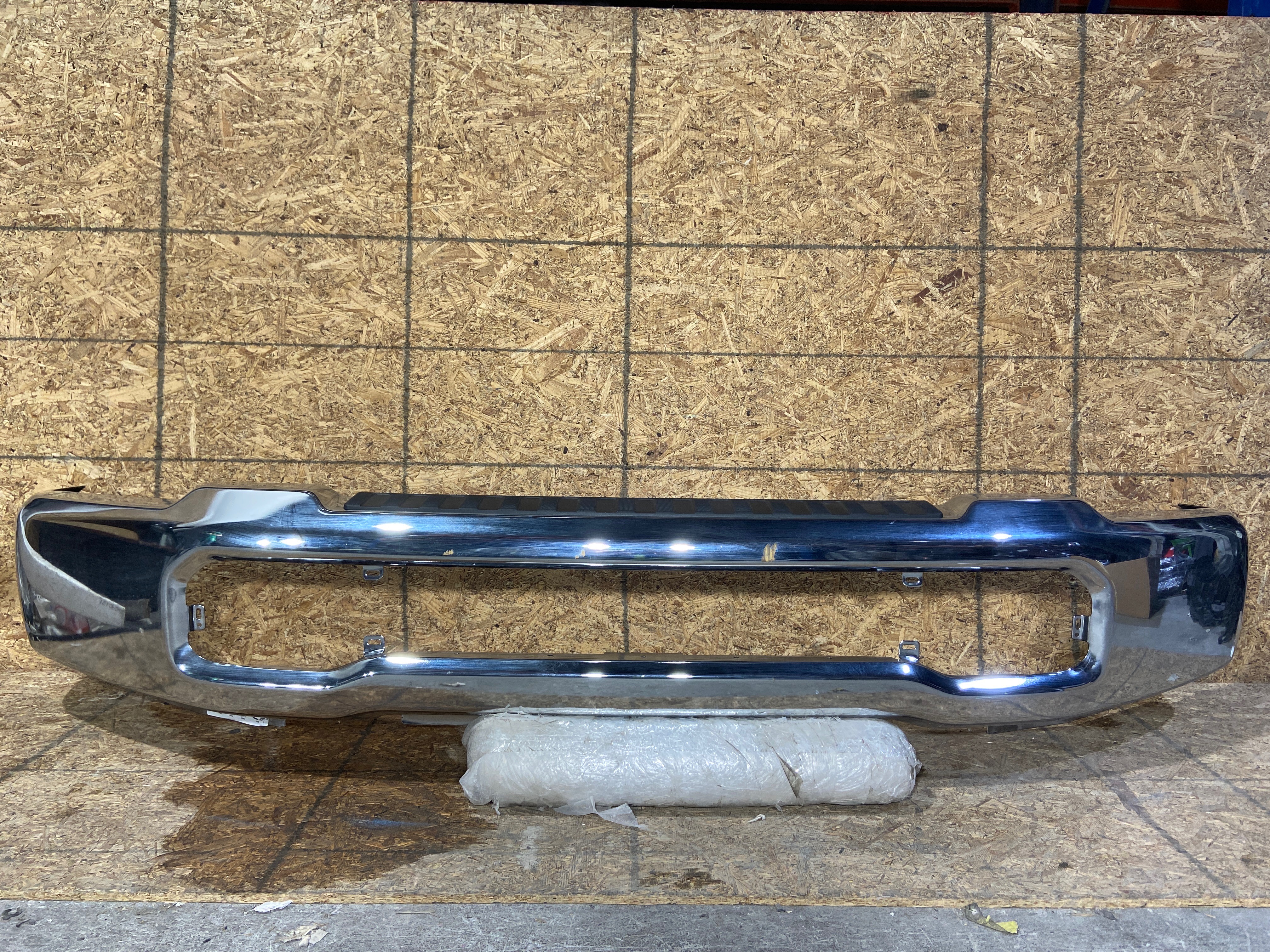 Ford F-350 2024 - 2026 Defensa Delantera Usado Original