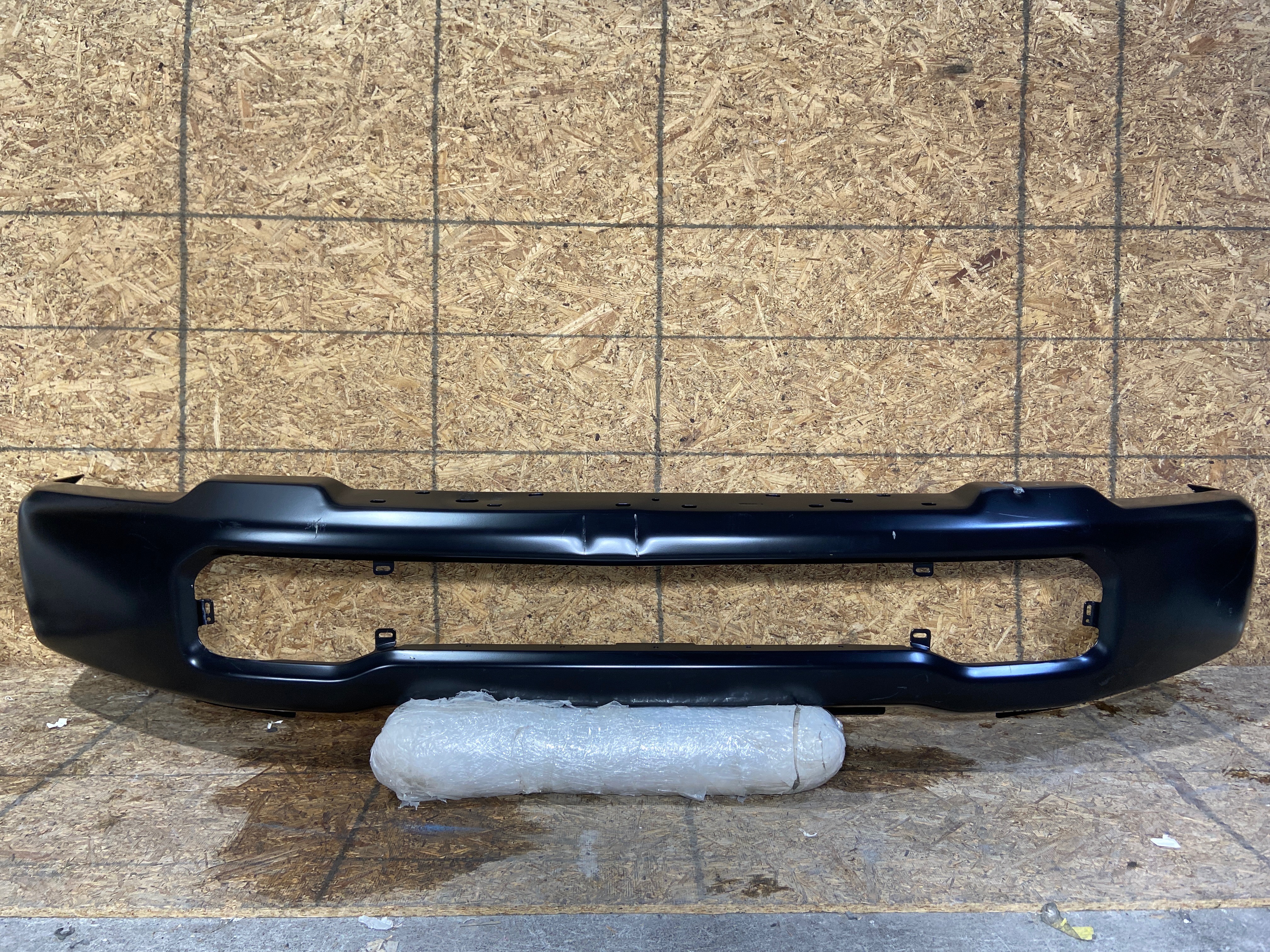 Ford F-350 2024 - 2026 Defensa Delantera Usado Original