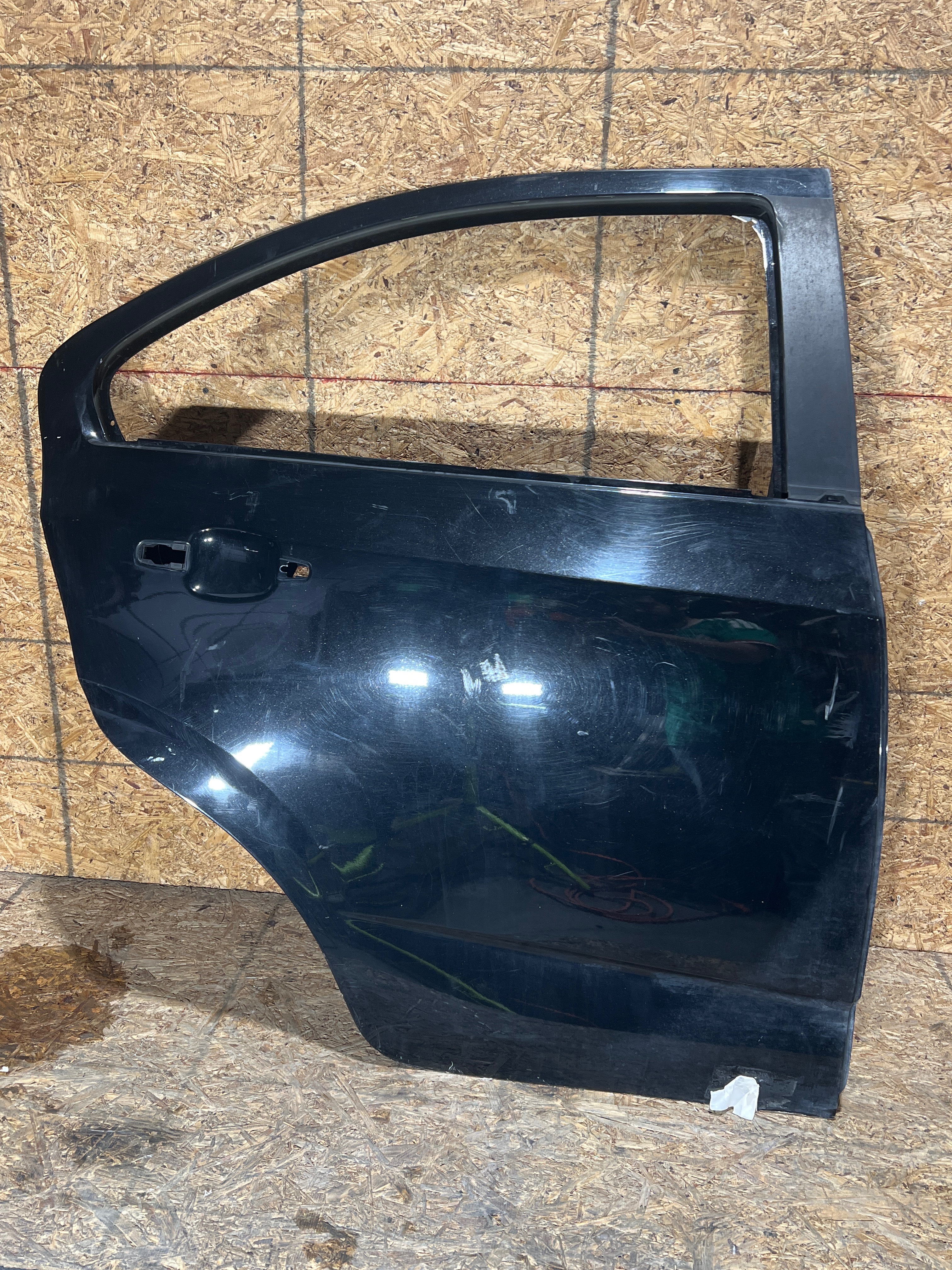 Chevrolet Sonic 2013 - 2019 Puerta Trasera Derecho Usado Original