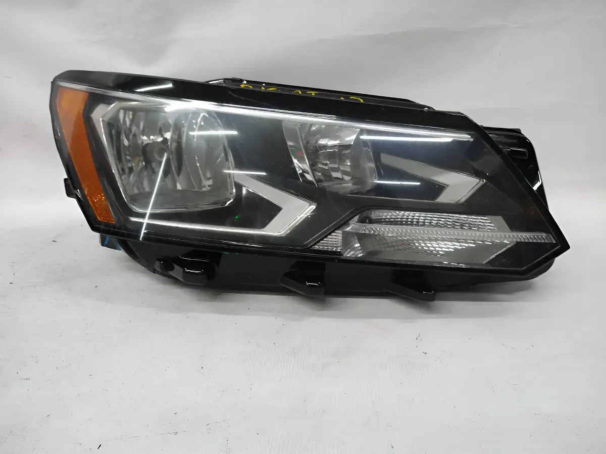 Volkswagen Passat 2016 - 2018 Faro Derecho Usado Original