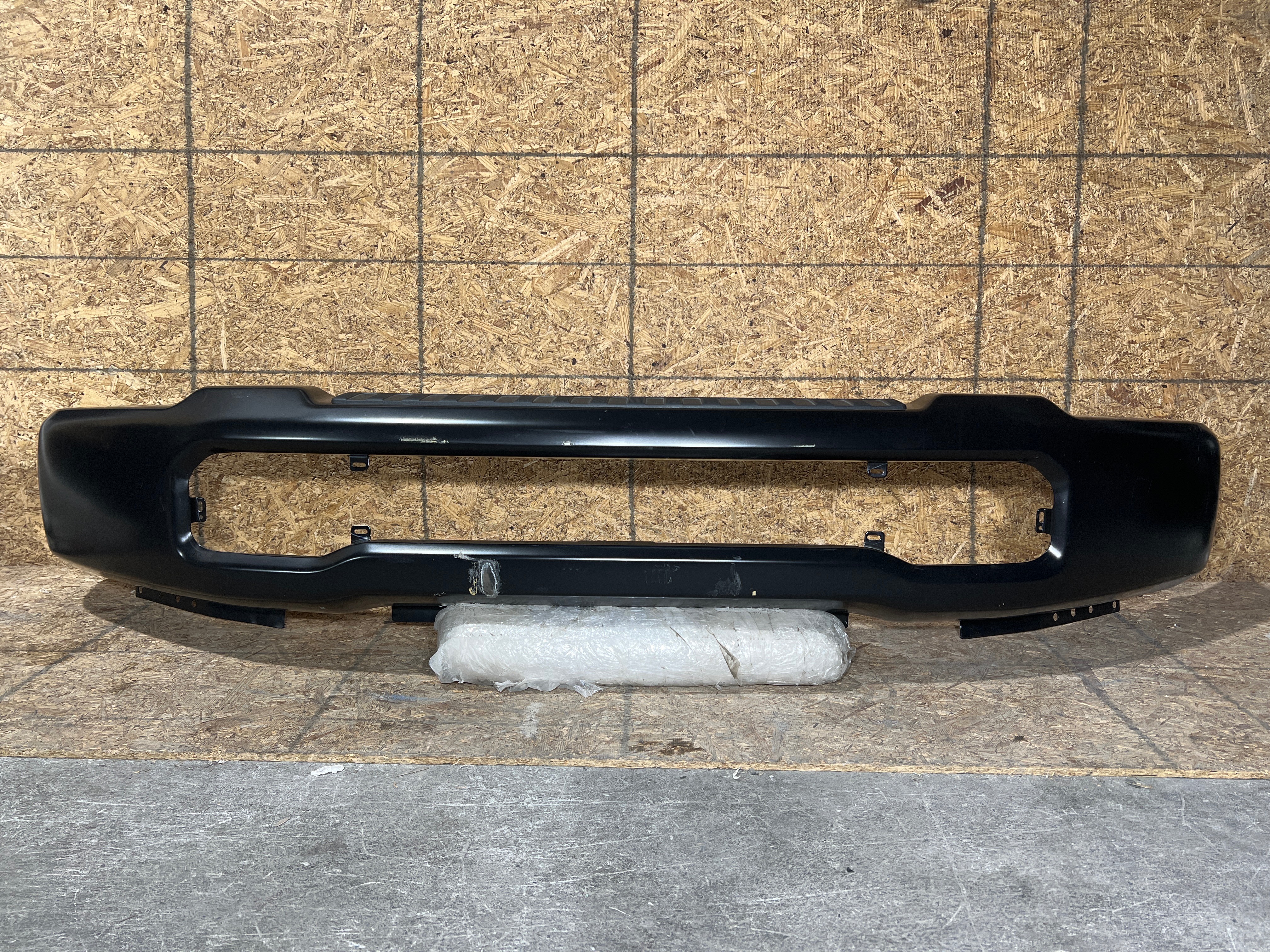 Ford F-350 2024 - 2026 Defensa Delantera Usado Original