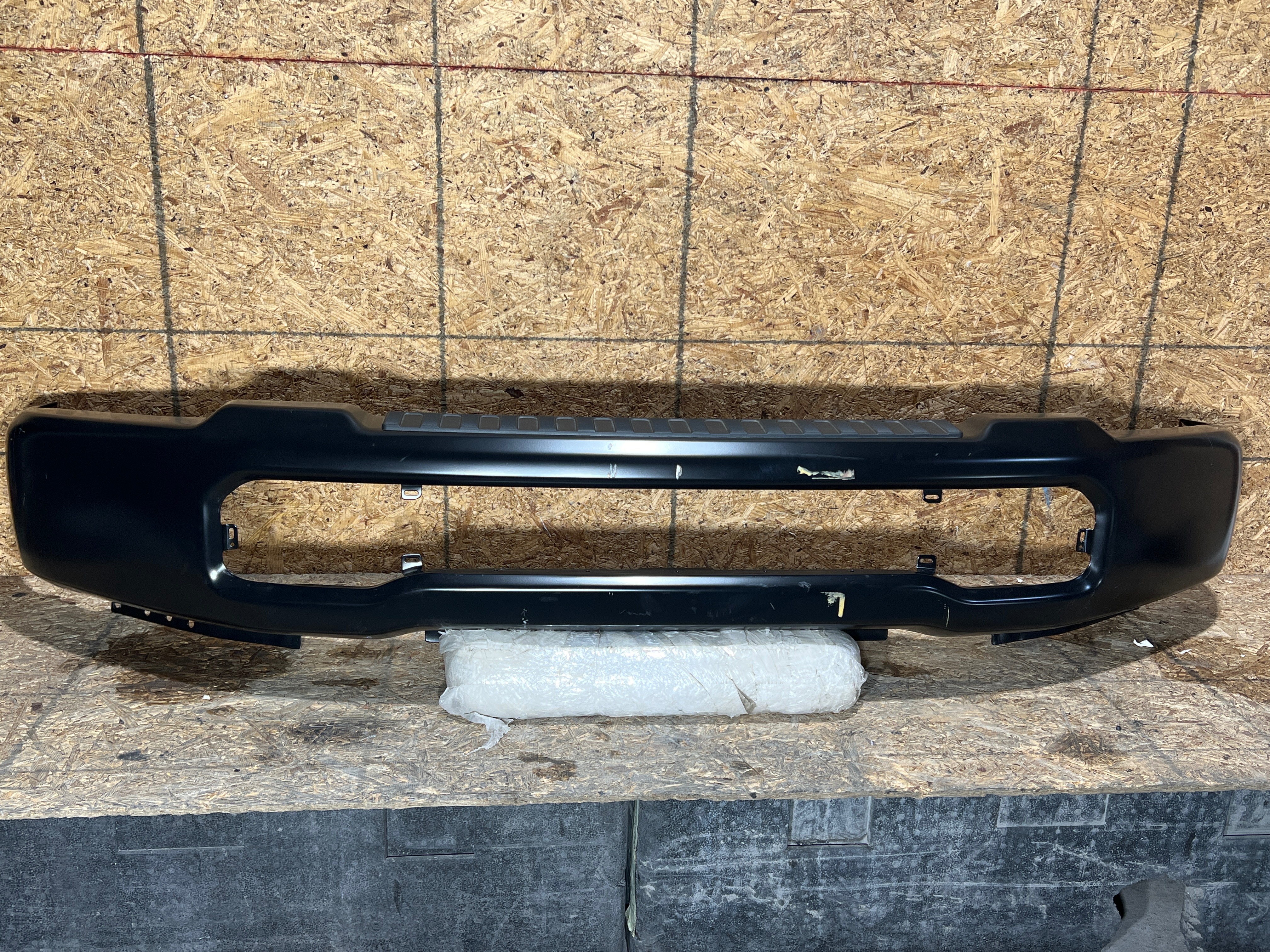 Ford F-350 2024 - 2026 Defensa Delantera Usado Original
