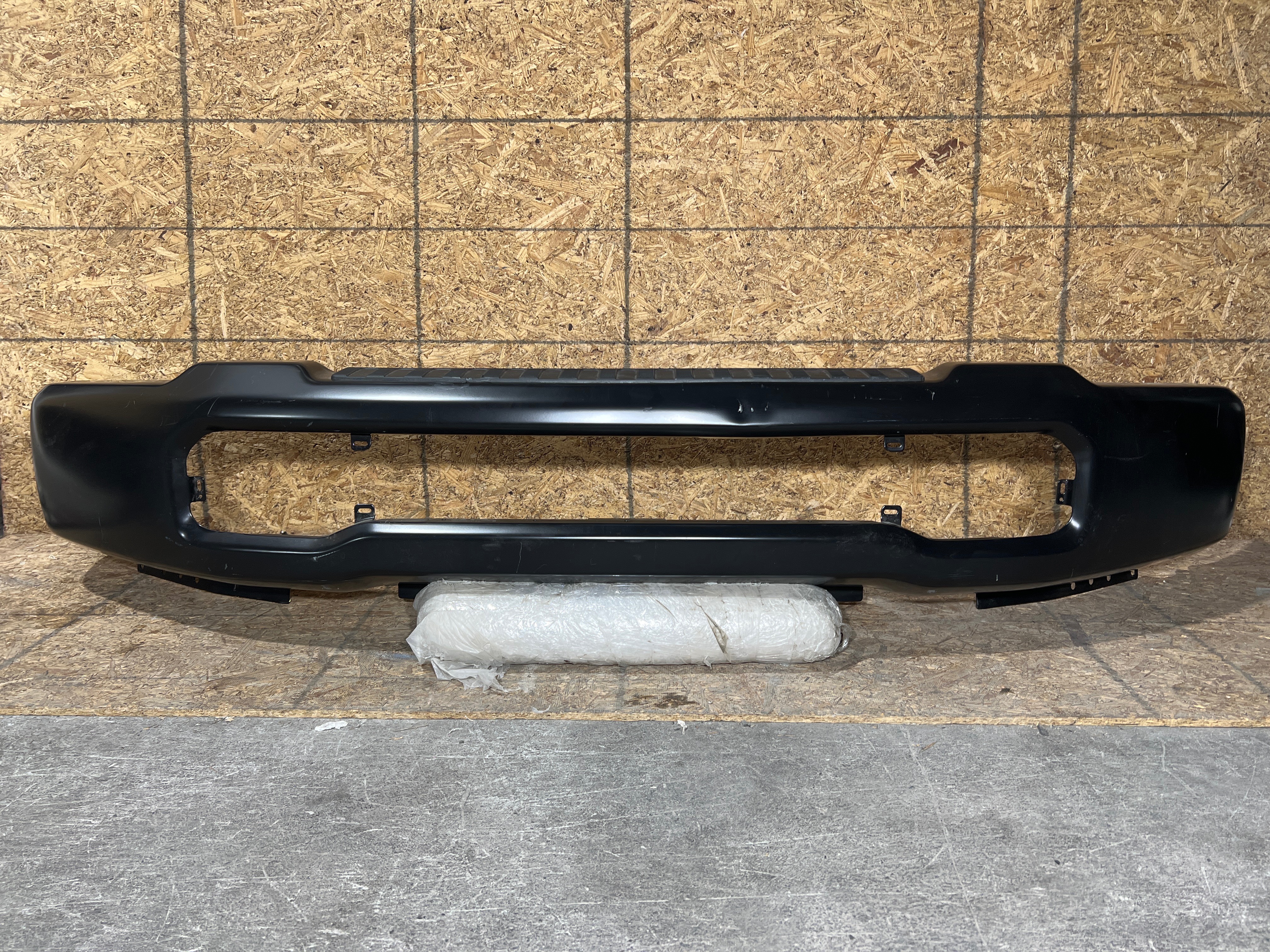 Ford F-350 2024 - 2026 Defensa Delantera Usado Original