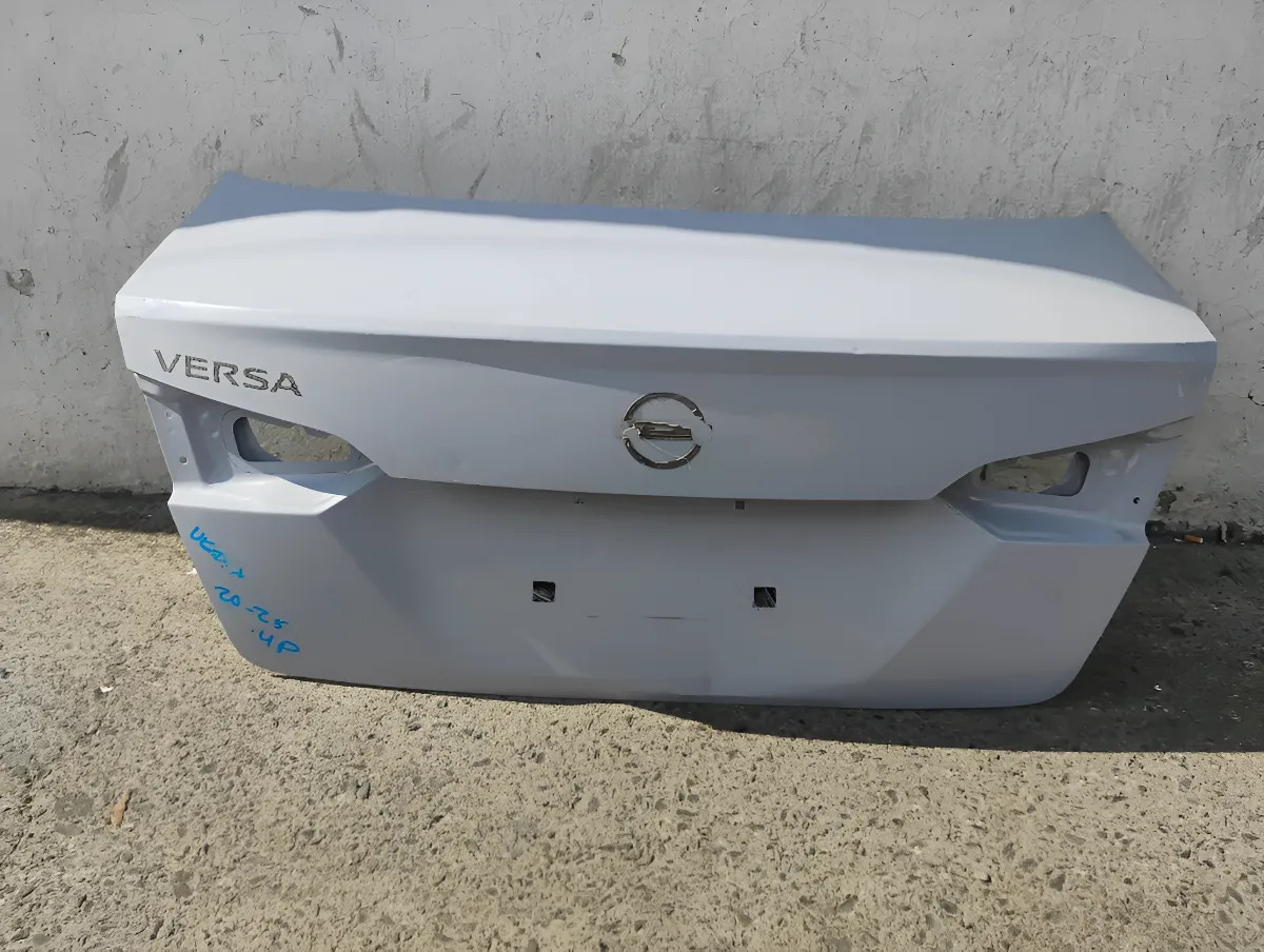 Nissan Versa 2020 - 2025 Cajuela Usado Original