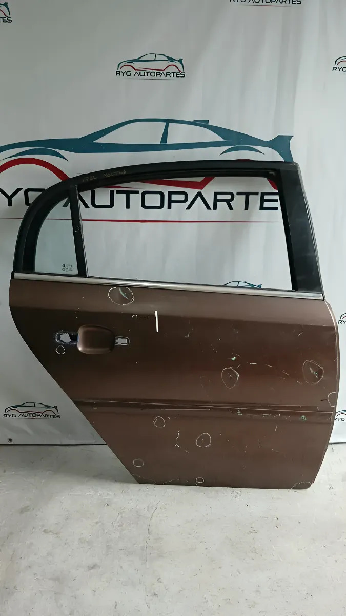 Puerta Trasera Derecha Chevrolet Vectra 2002 Al 2008 C/aleta Delantera Derecho Café
