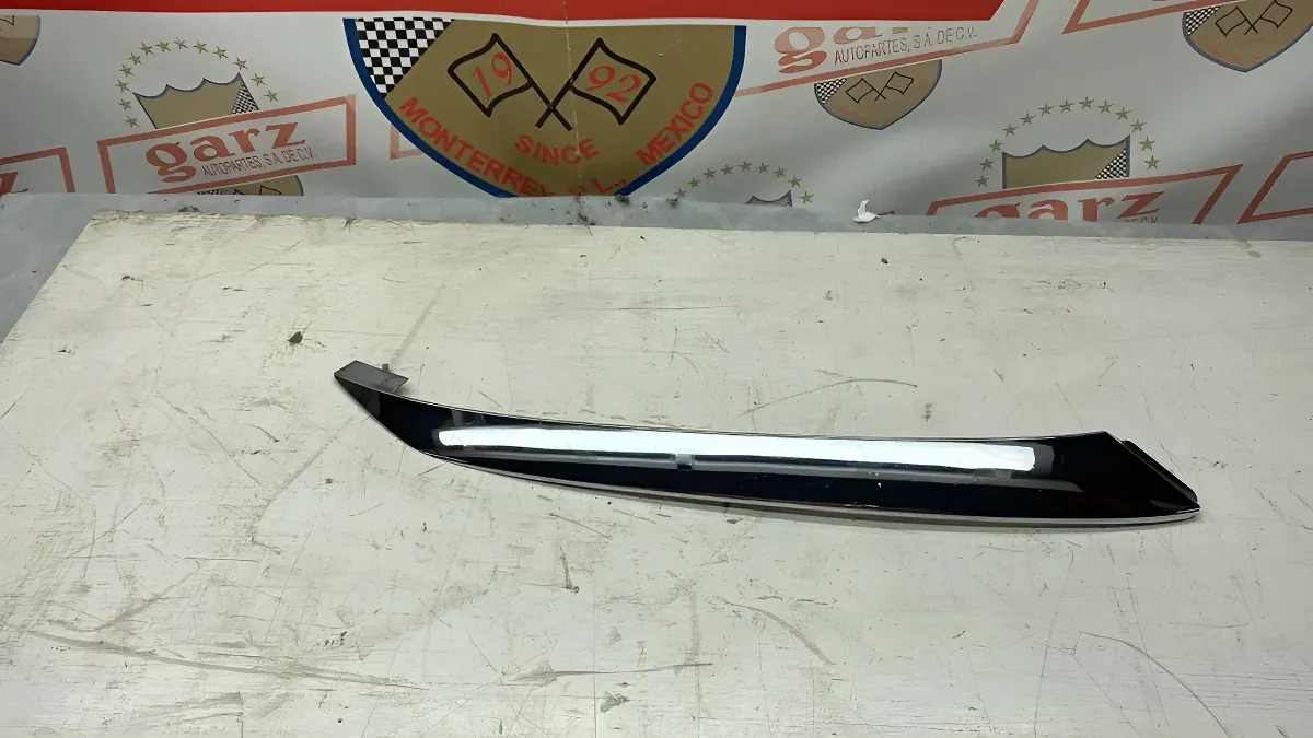 Honda City 2021 - 2024 Molduras para Faros Delantera Derecho Usado Original