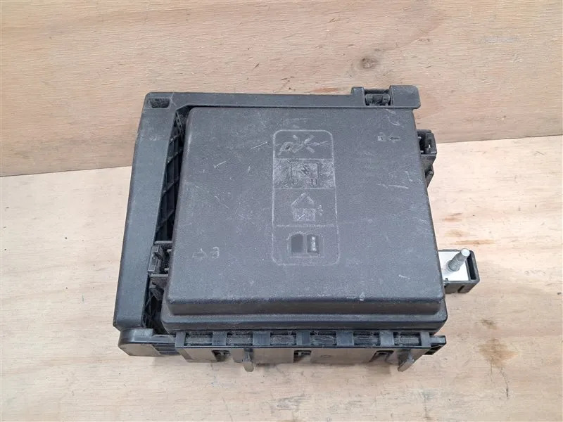 Caja De Fusibles Chevrolet Traverse 2018 5 Puertas Original