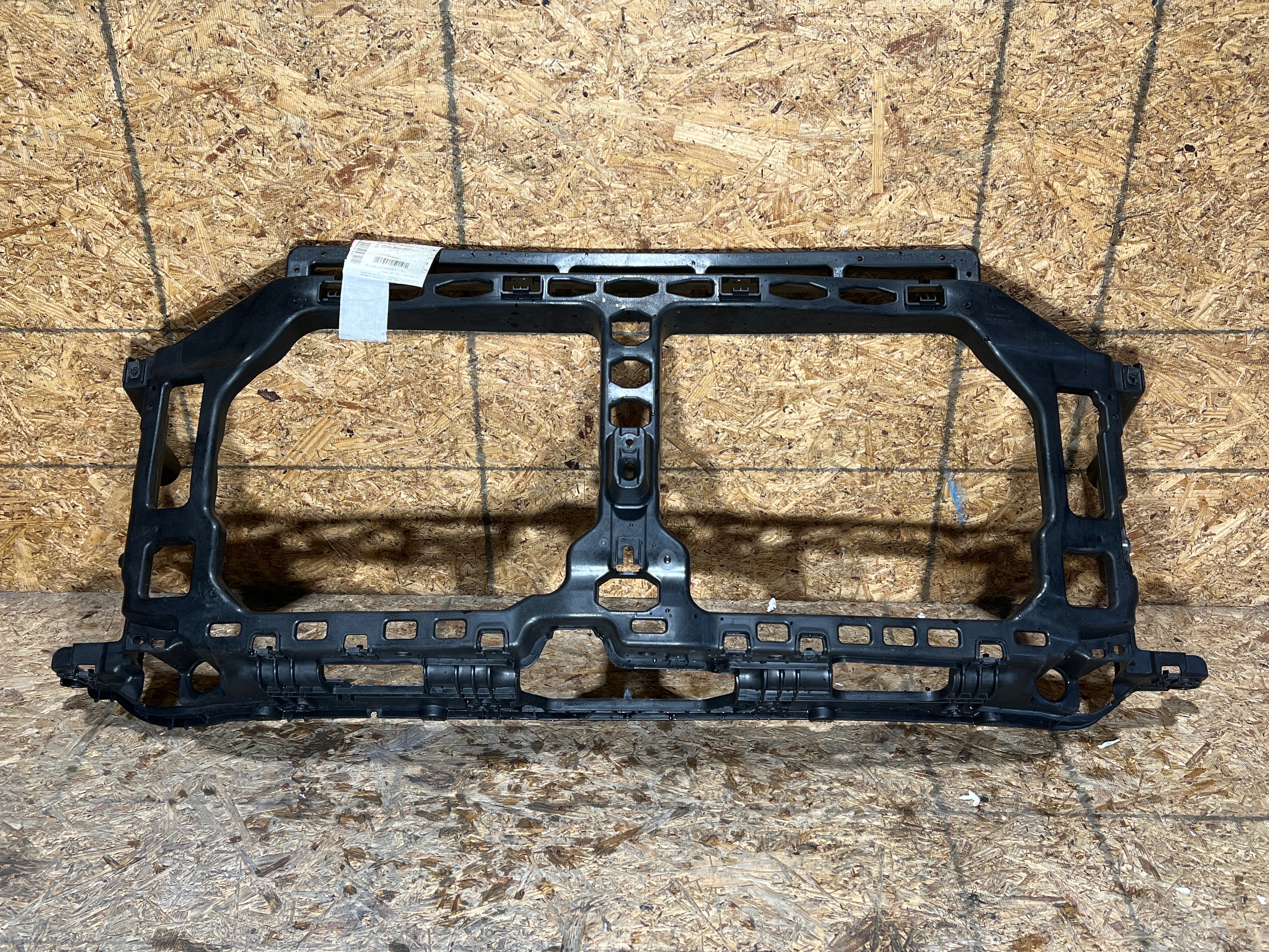 Ford F-250 2024 - 2026 Marco de radiador Usado Original